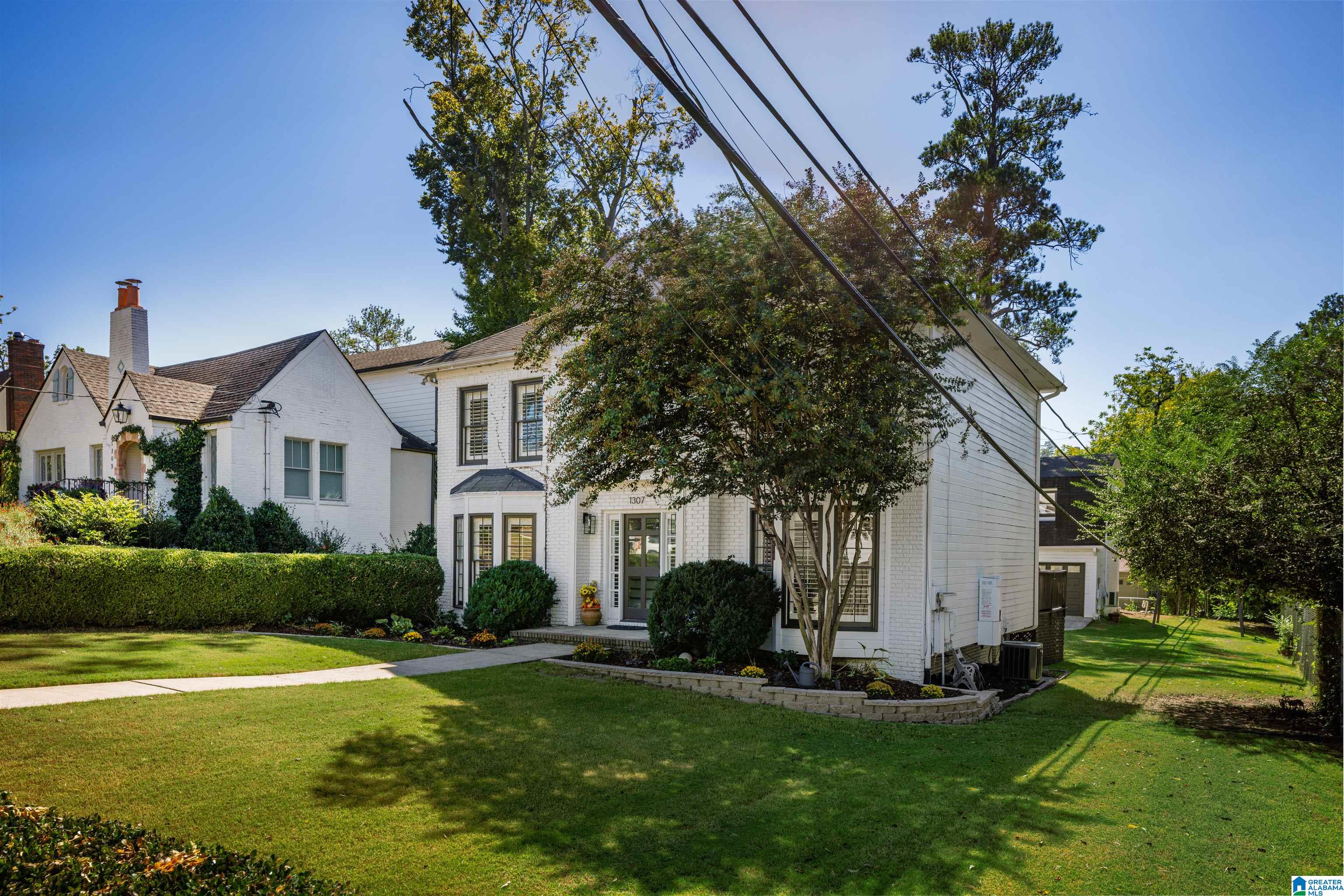 1307 ROSELAND DRIVE