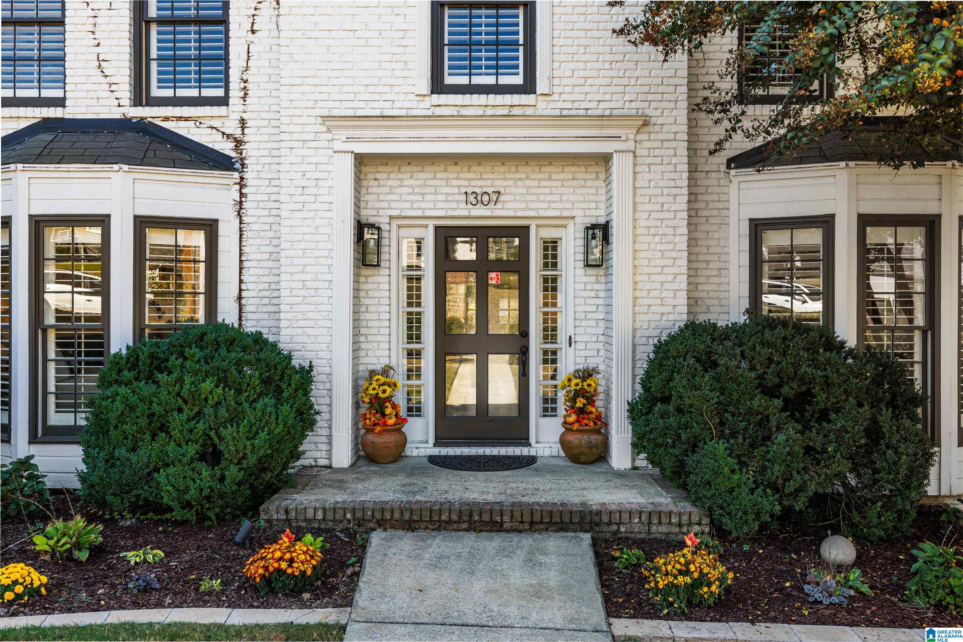 1307 ROSELAND DRIVE