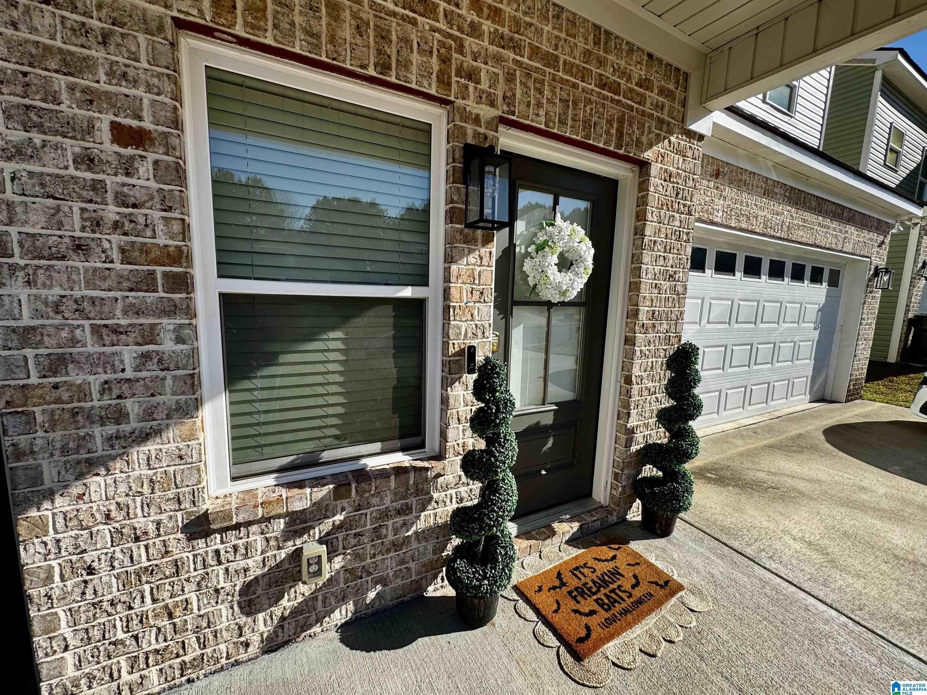 823 KENT DRIVE