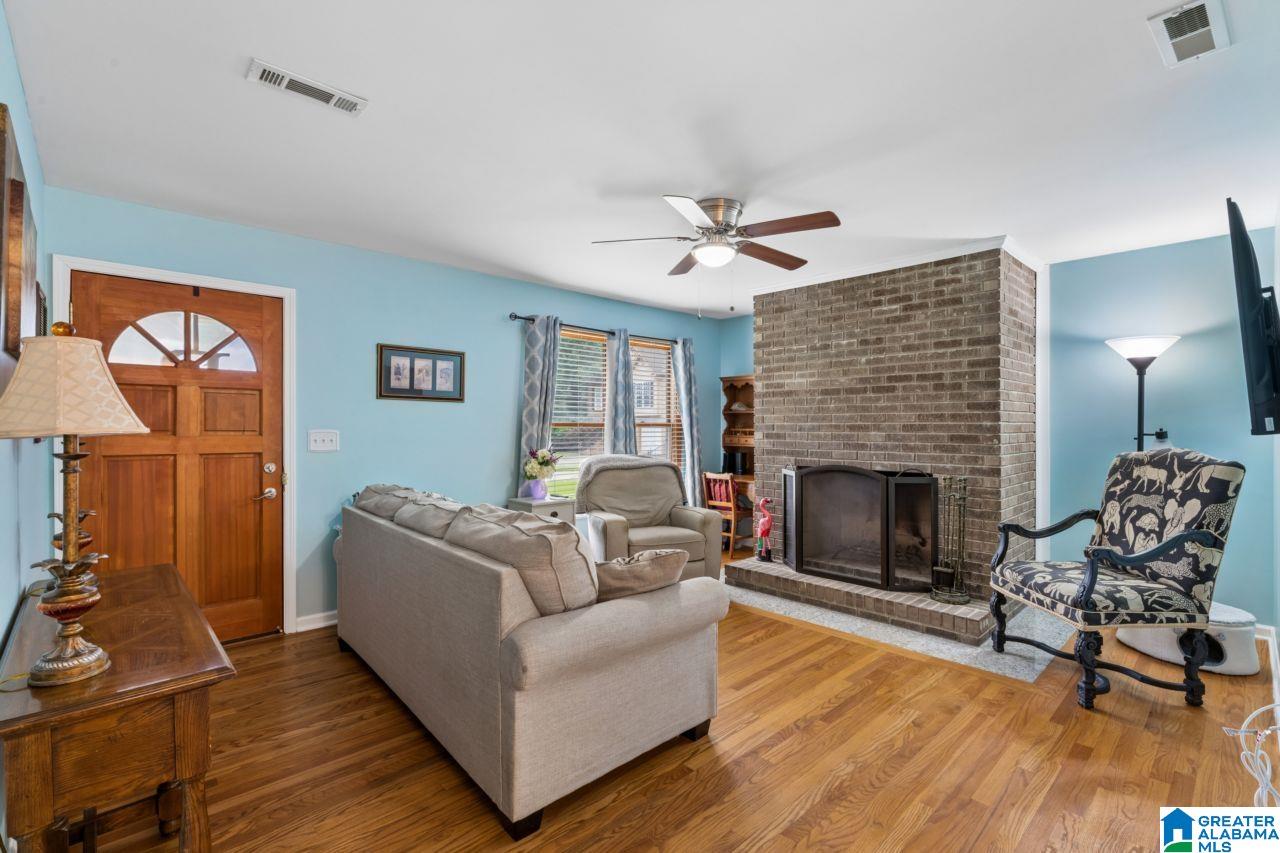 1111 POPLAR CIRCLE
