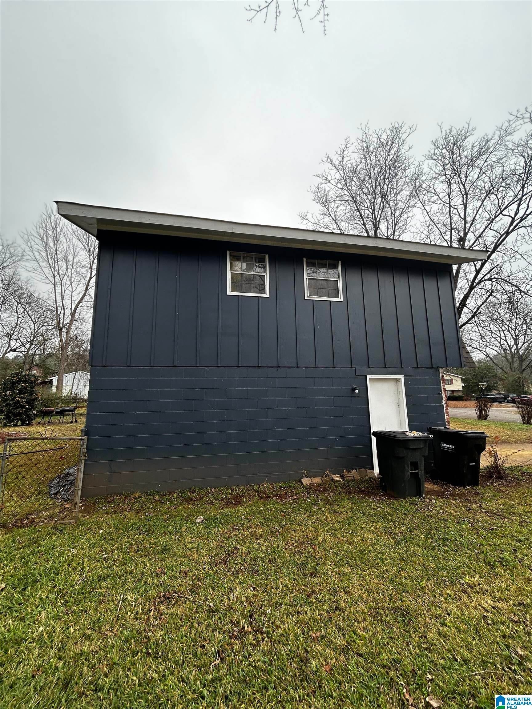 2108 MERRY DRIVE NE - Photo 2