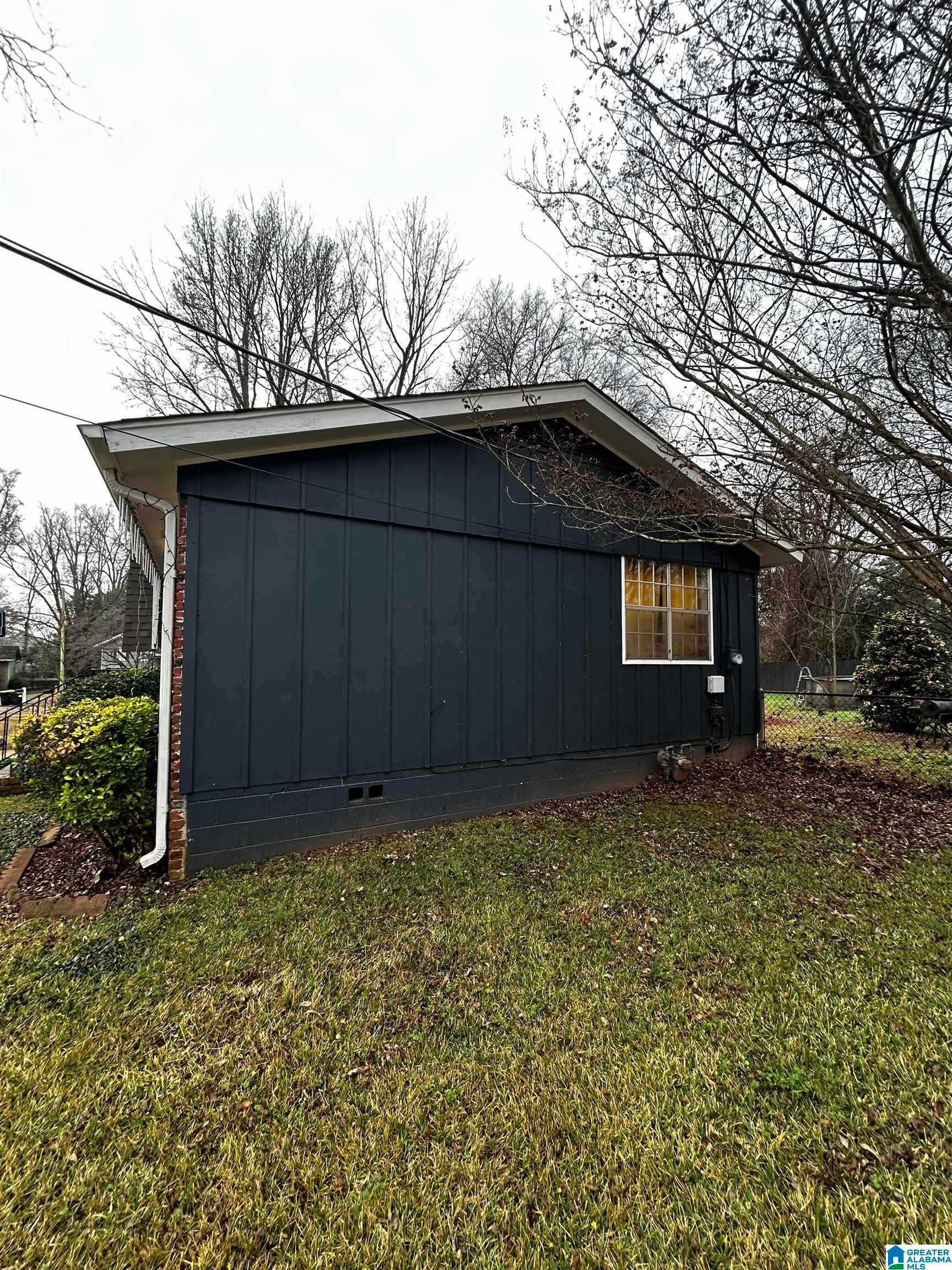 2108 MERRY DRIVE NE - Photo 4