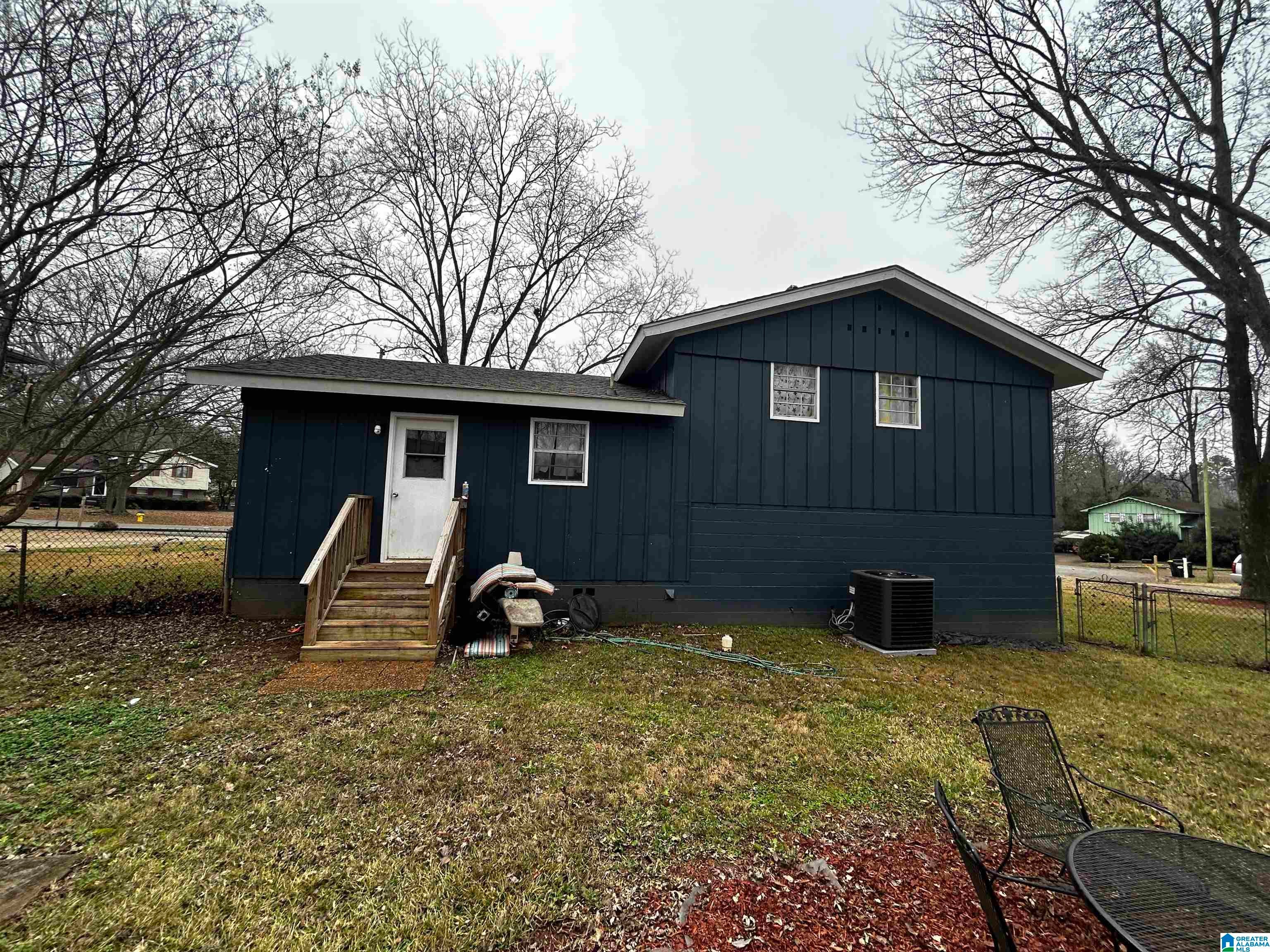 2108 MERRY DRIVE NE - Photo 3