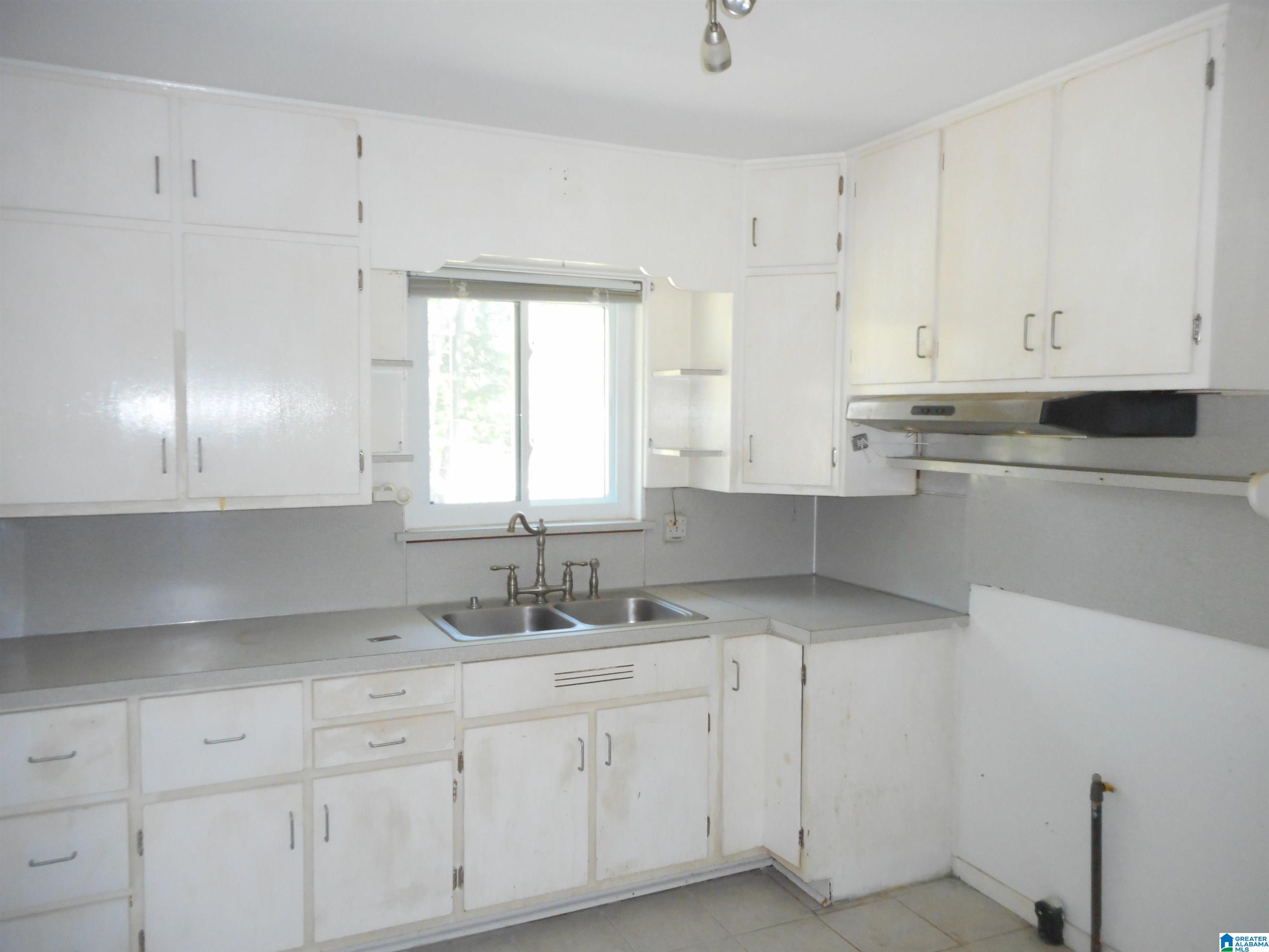 1124 EADOM PLACE
