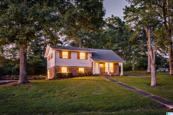 5601 CRESTVIEW DR, ADAMSVILLE, AL 35005 - Image 0fca40ba474aa88bdc4d824df0a7322b/3457690877