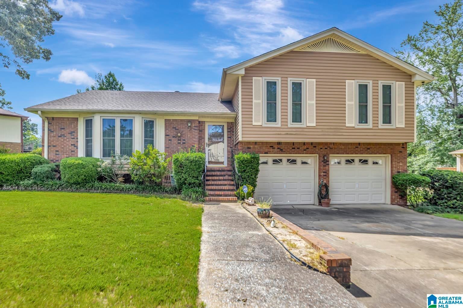 Photo 1 of 19 — 614 GREENBRIAR ROAD, FAIRFIELD, AL 35064