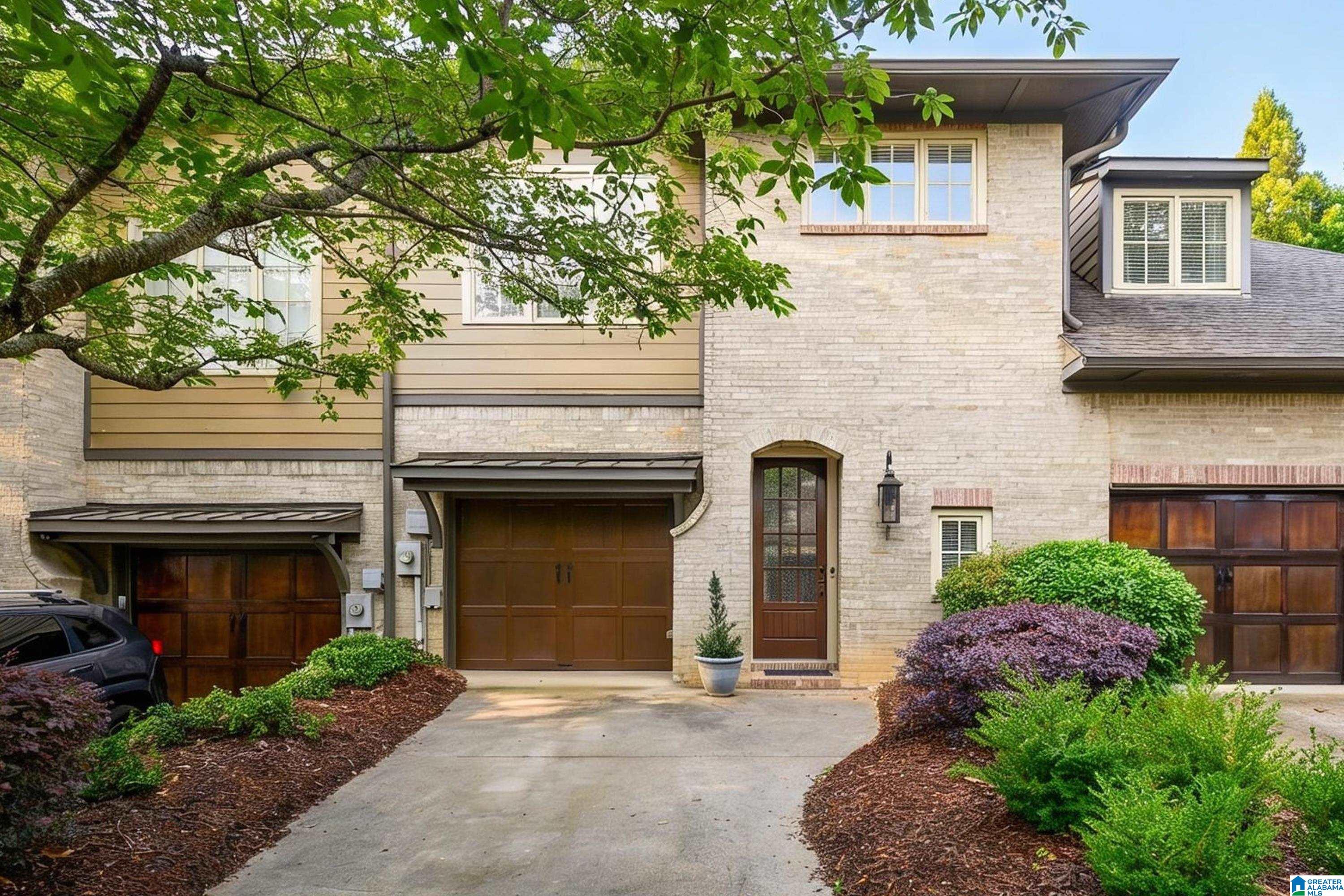 1004 TOWNES COURT