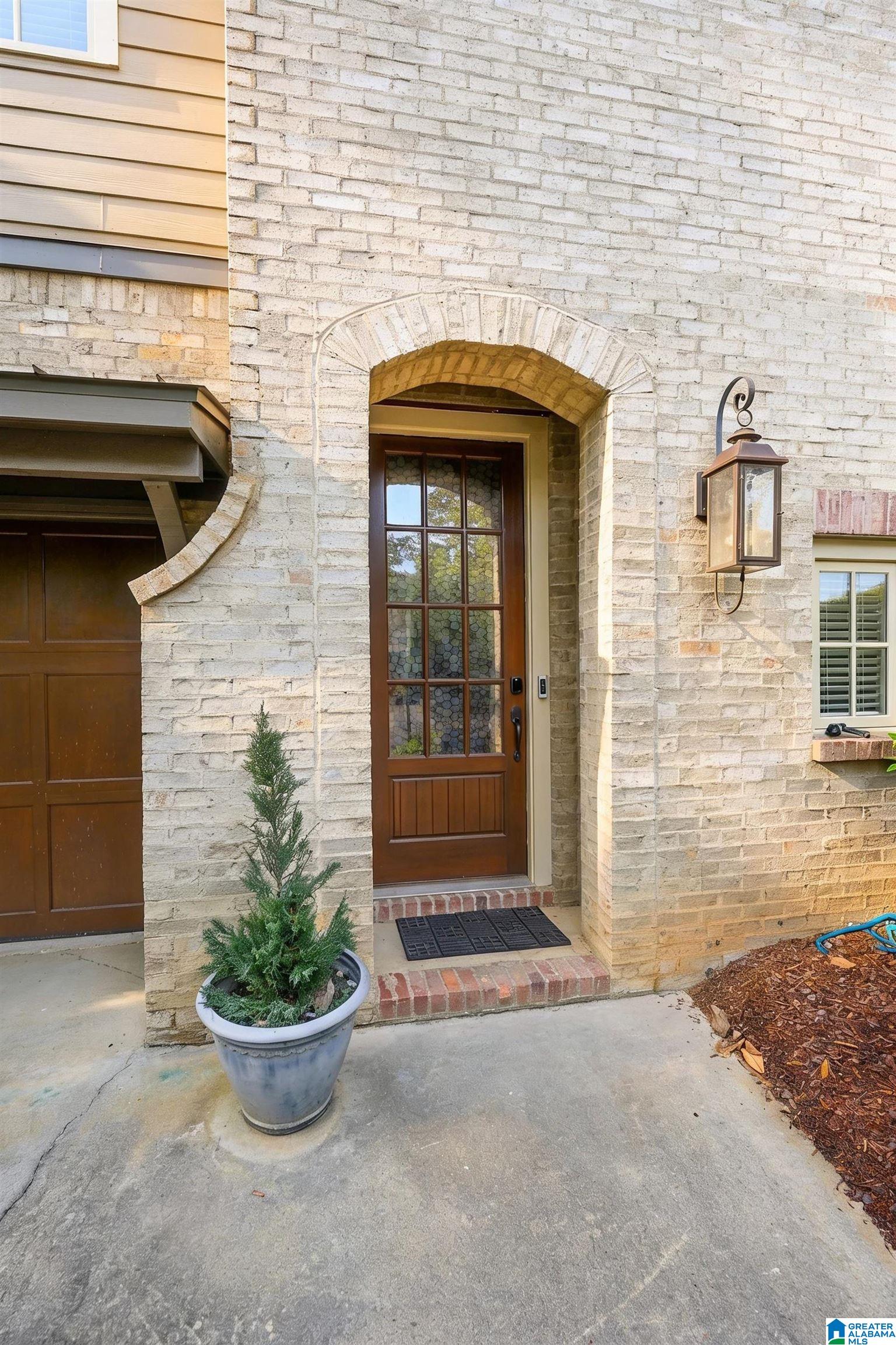 1004 TOWNES COURT