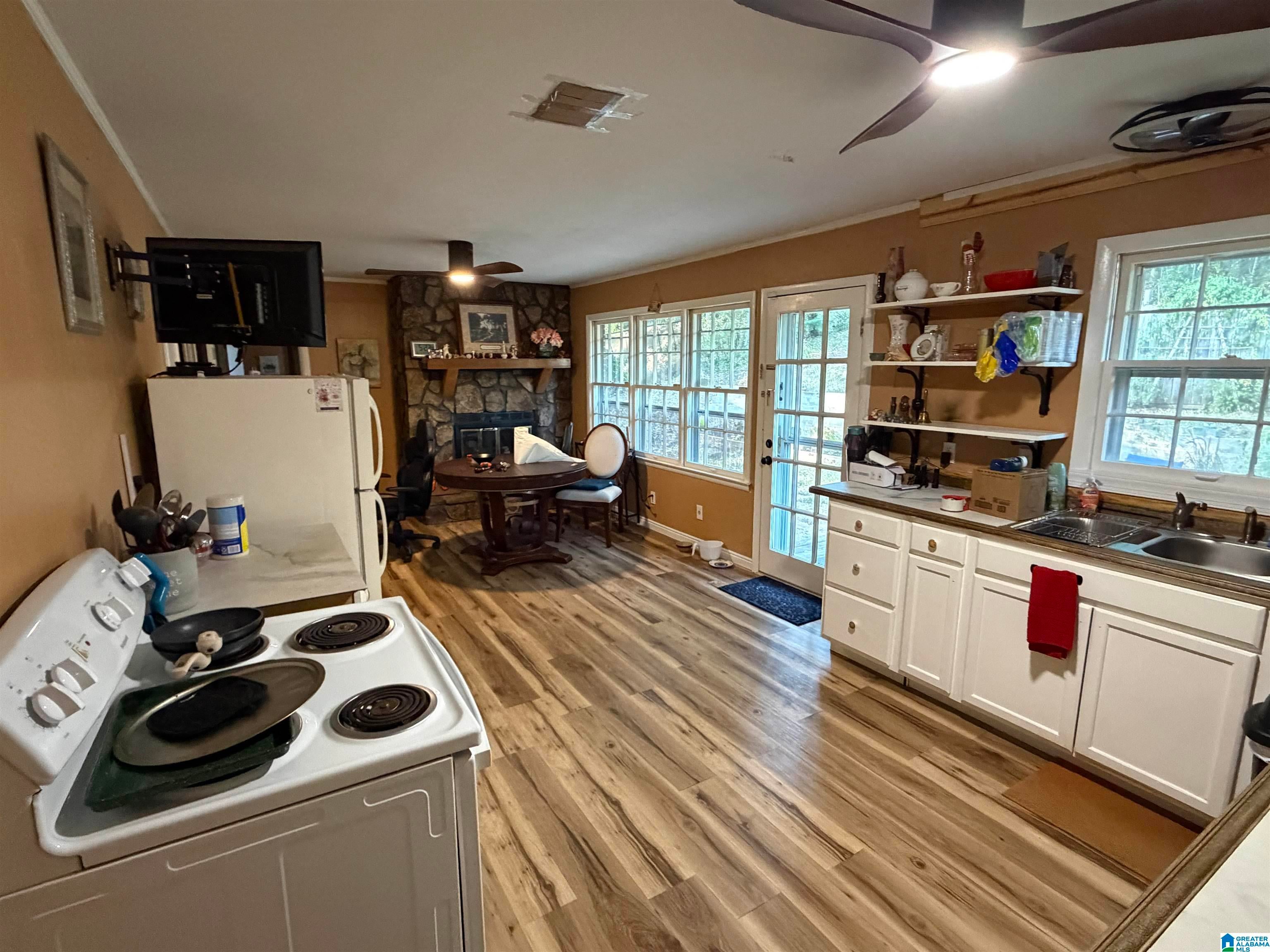 1221 GLENDALE ROAD