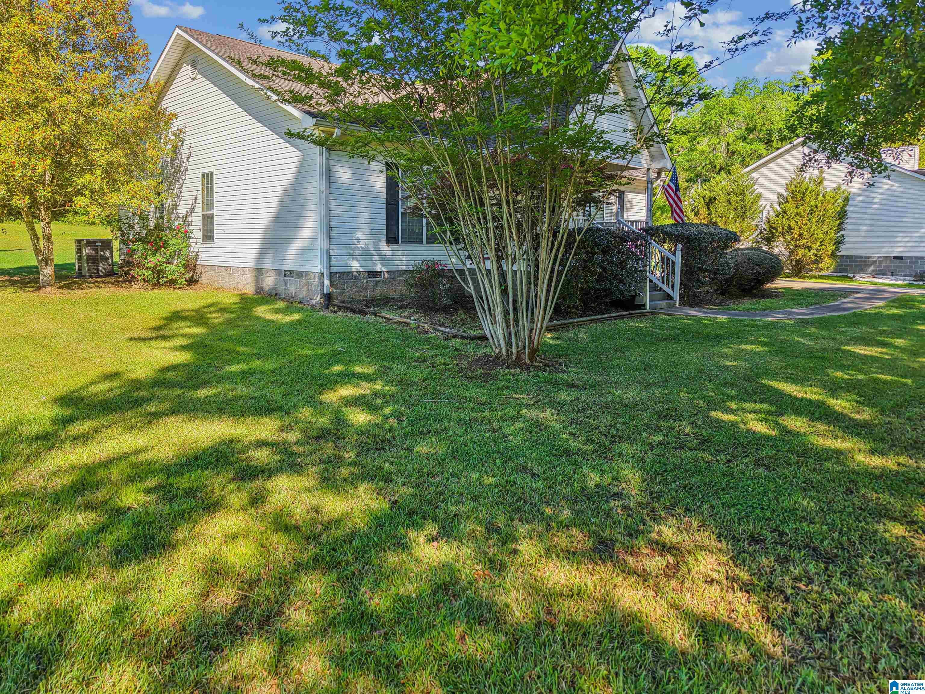 423 8TH AVENUE SW - Photo 4