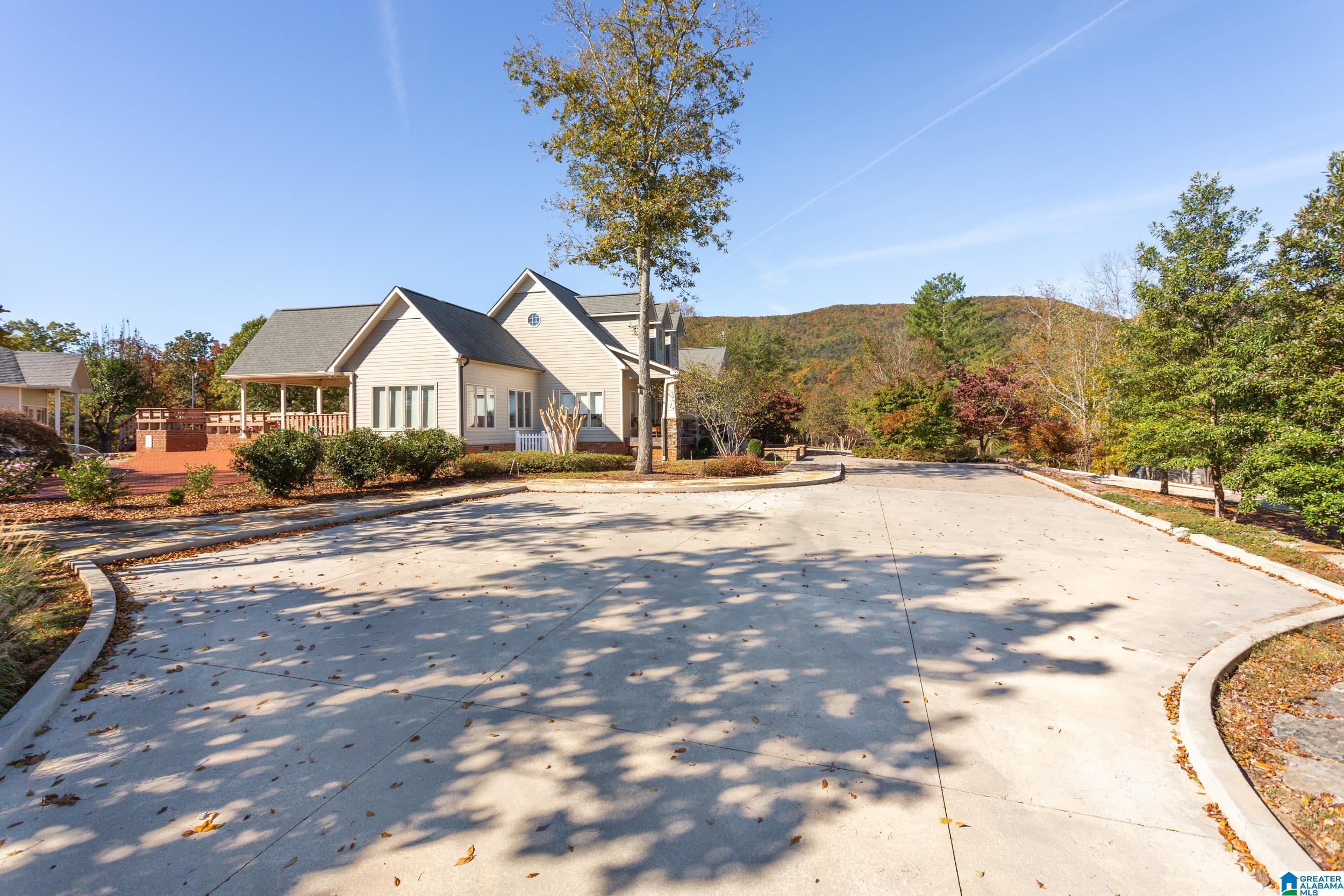 1001 KINGSWAY DRIVE