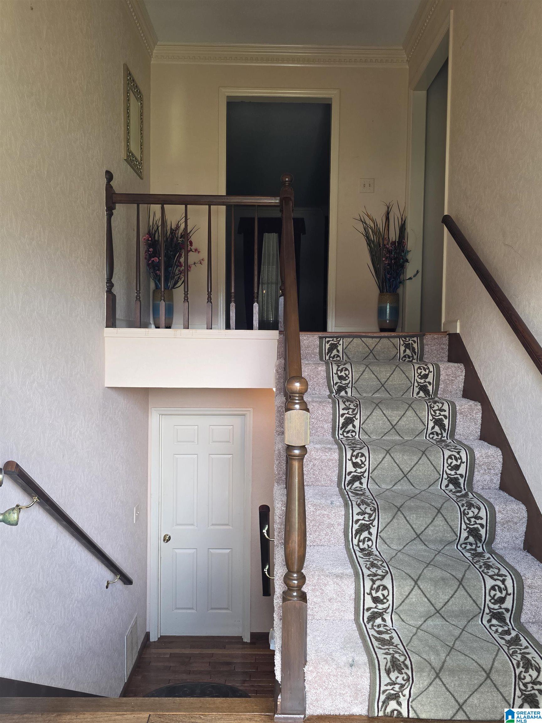 6098 RED HOLLOW ROAD