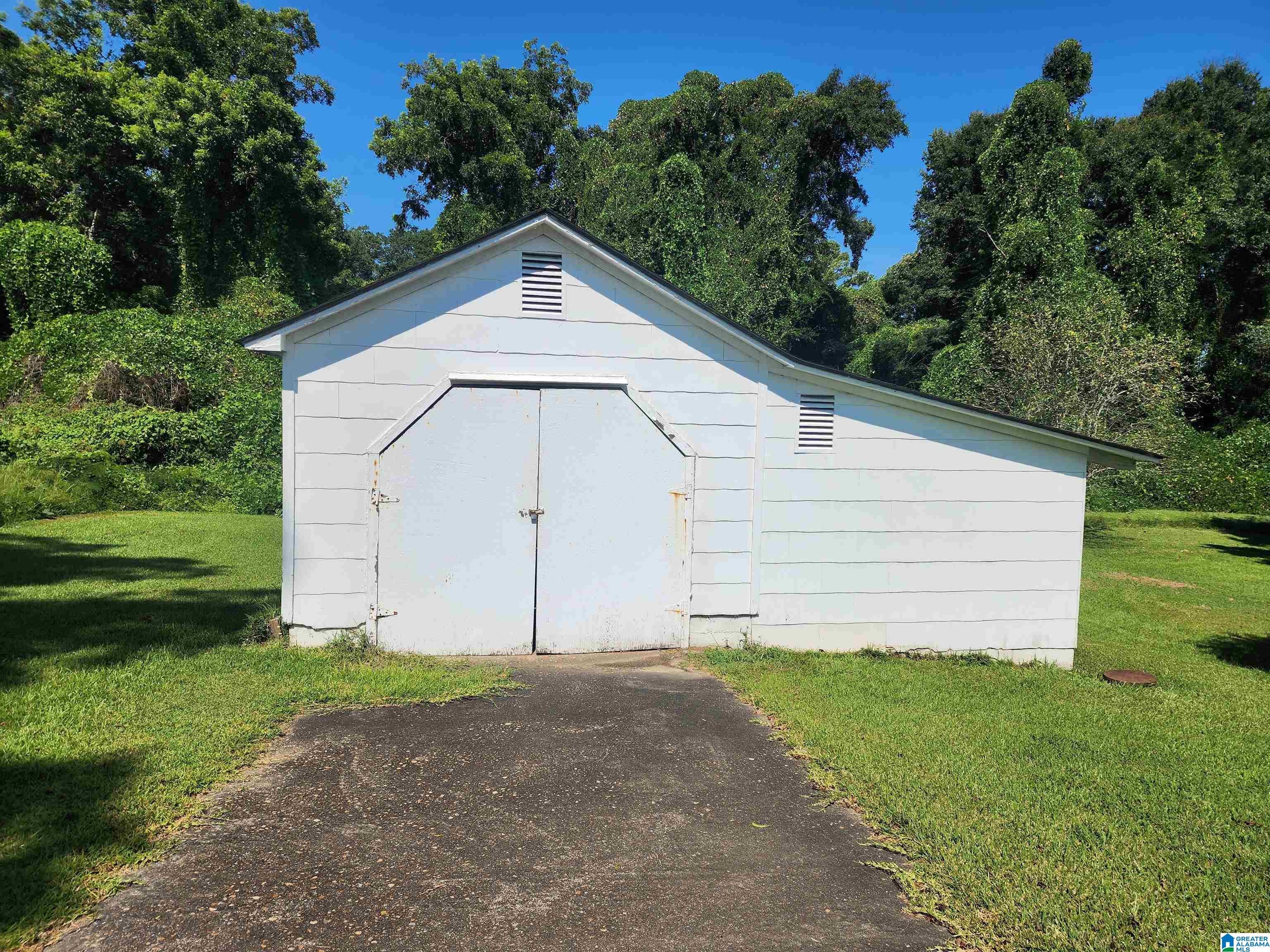 123 LAKEVIEW DRIVE