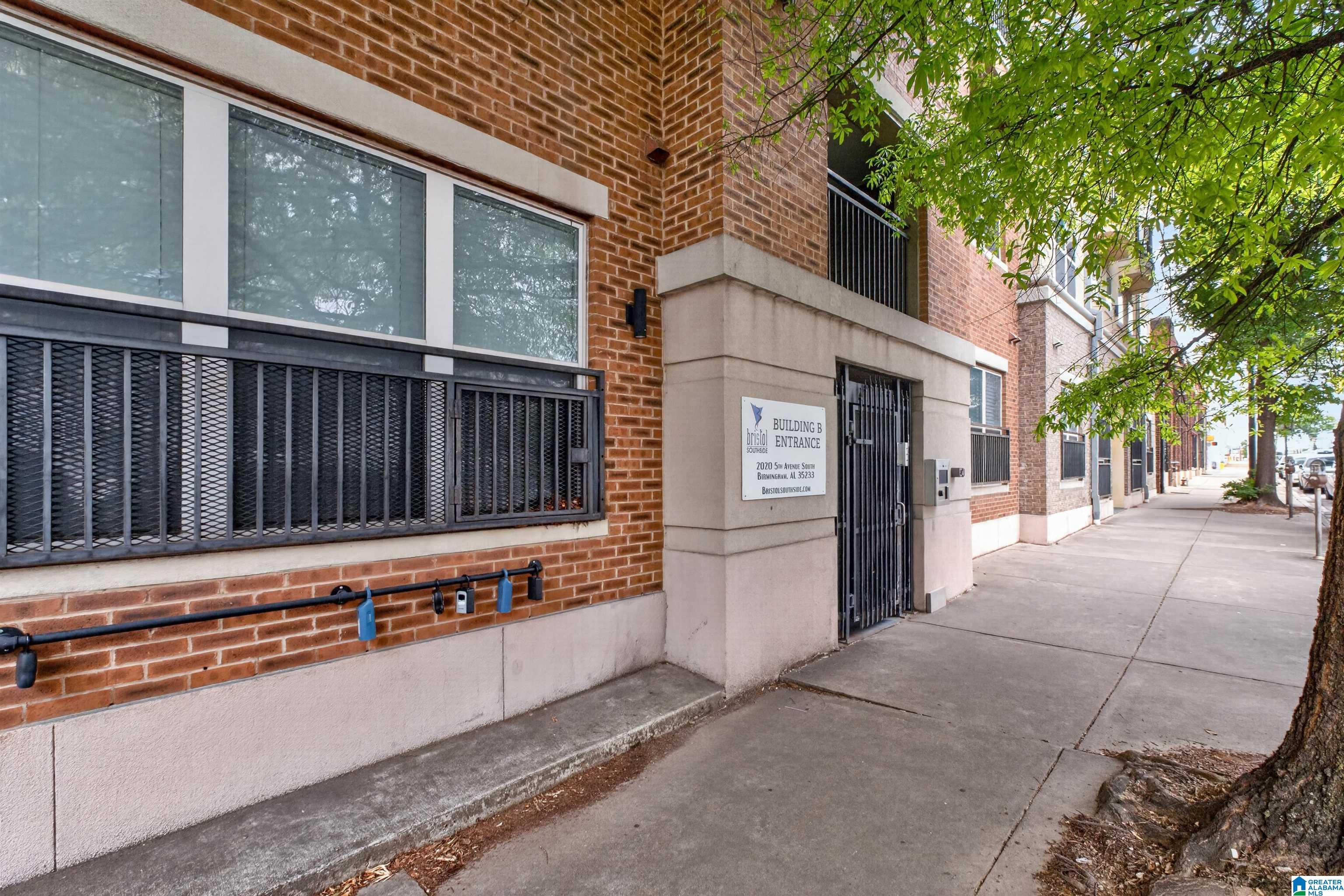 2020 5TH AVENUE S 232