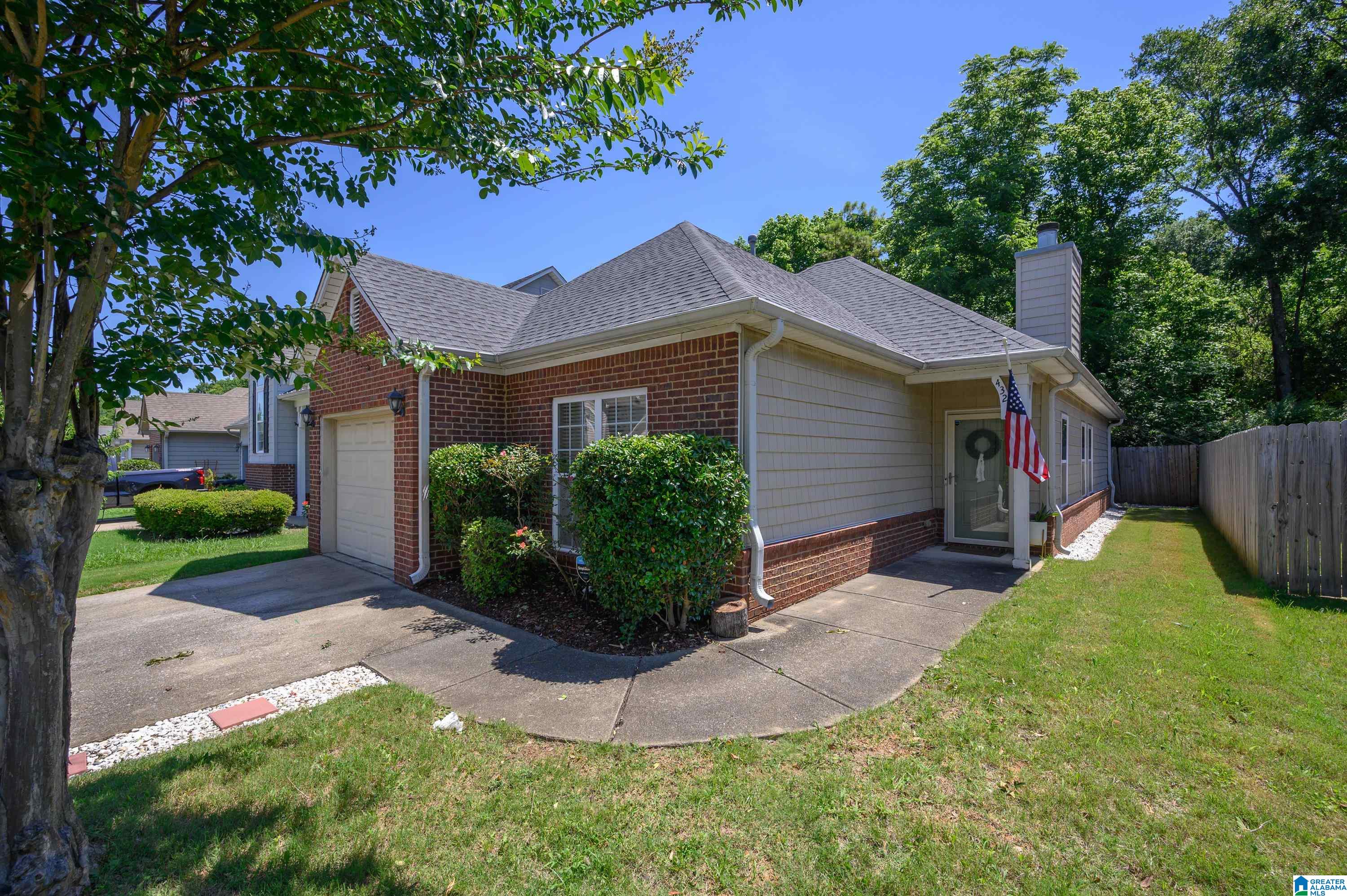 432 HOLLAND LAKES DRIVE N