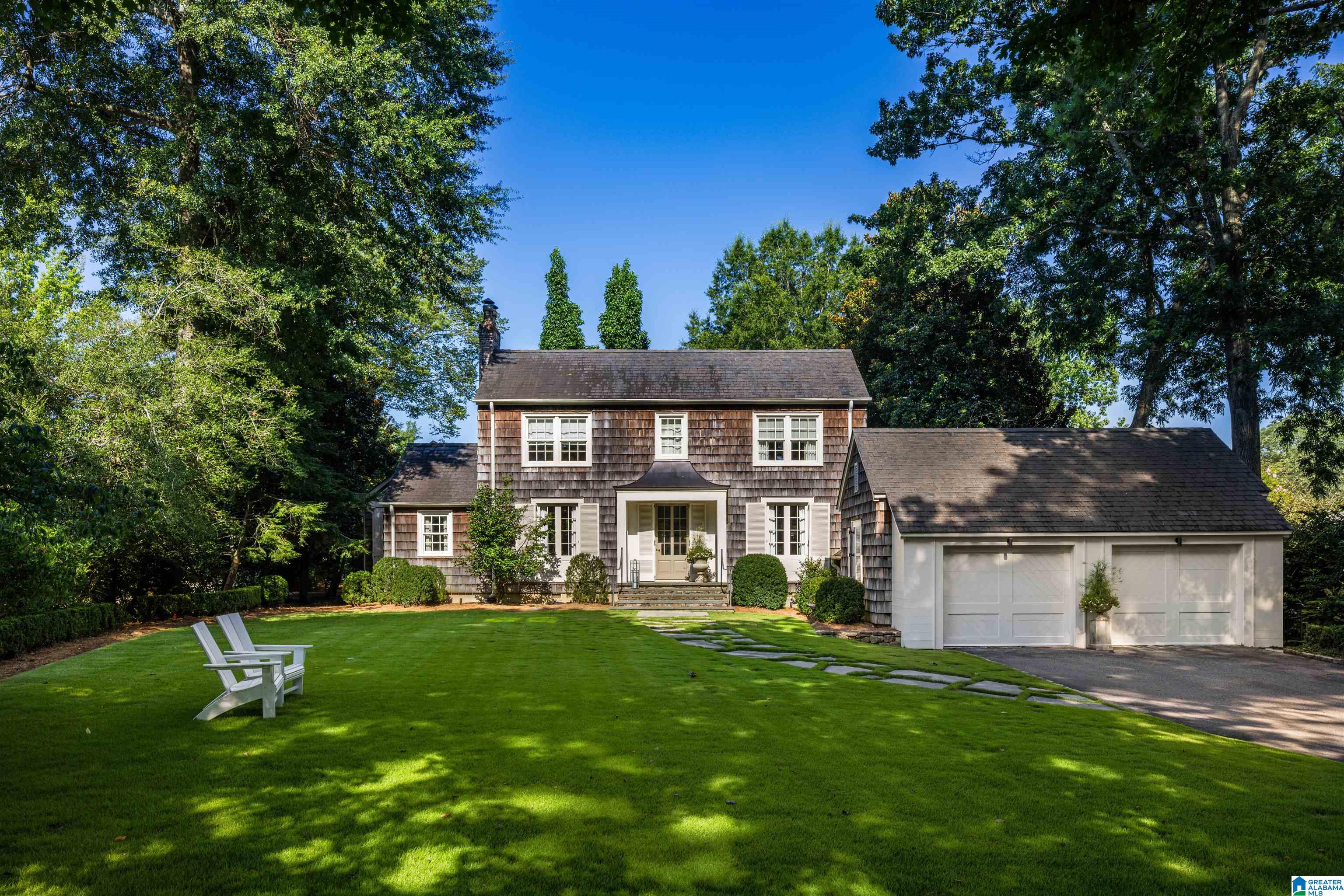 11 MONTCREST DRIVE