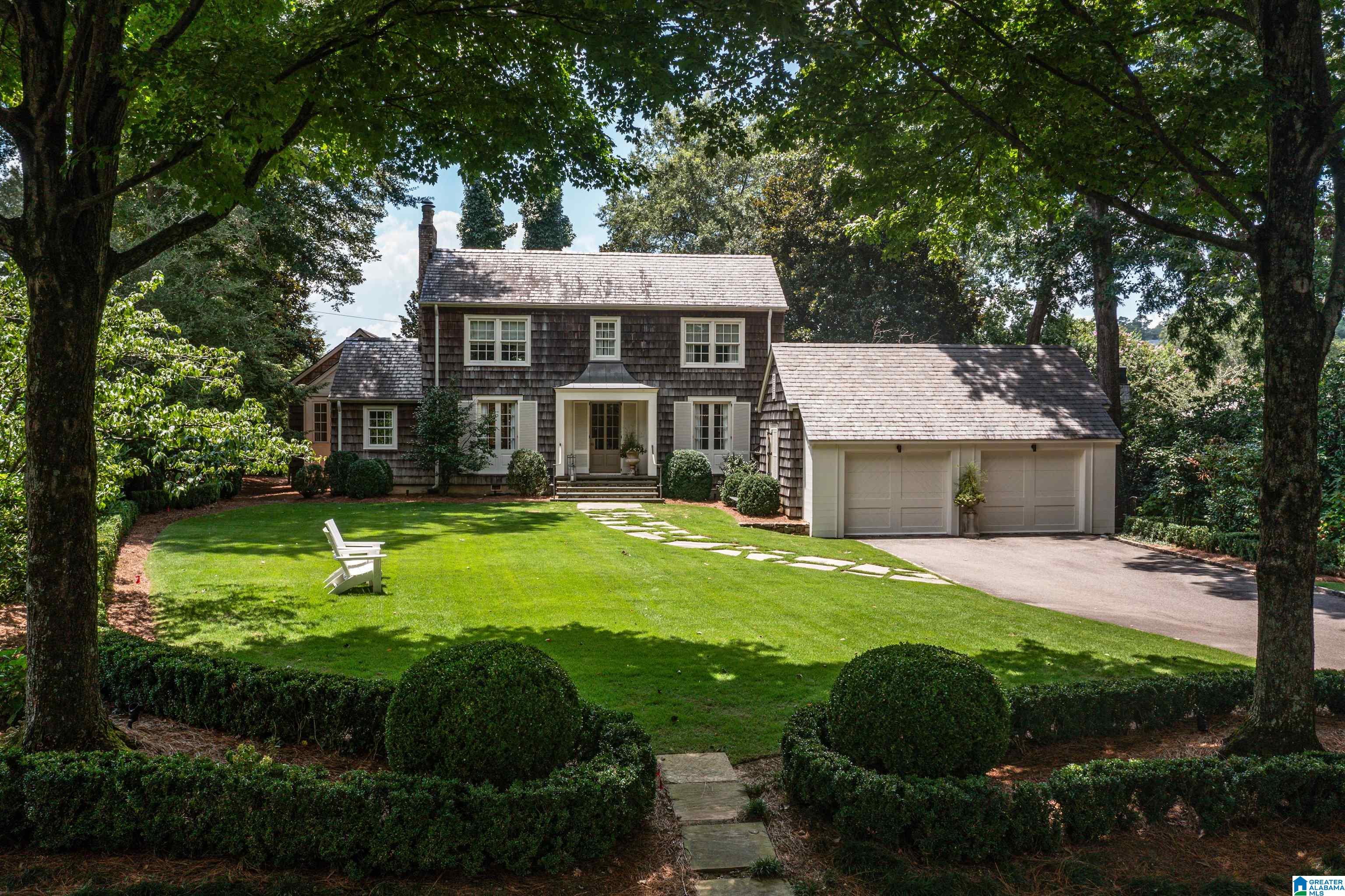 11 MONTCREST DRIVE