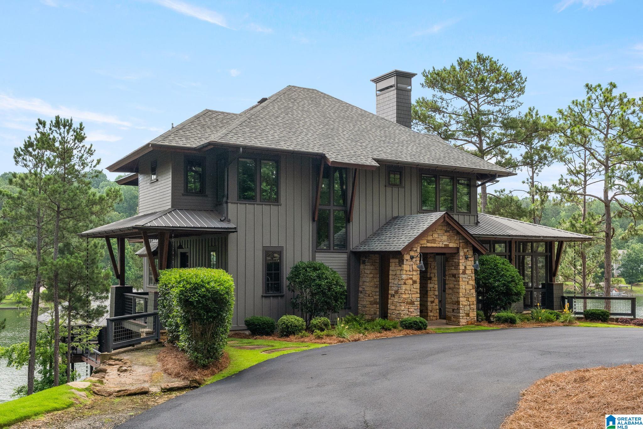 684 AMBER DRIVE
