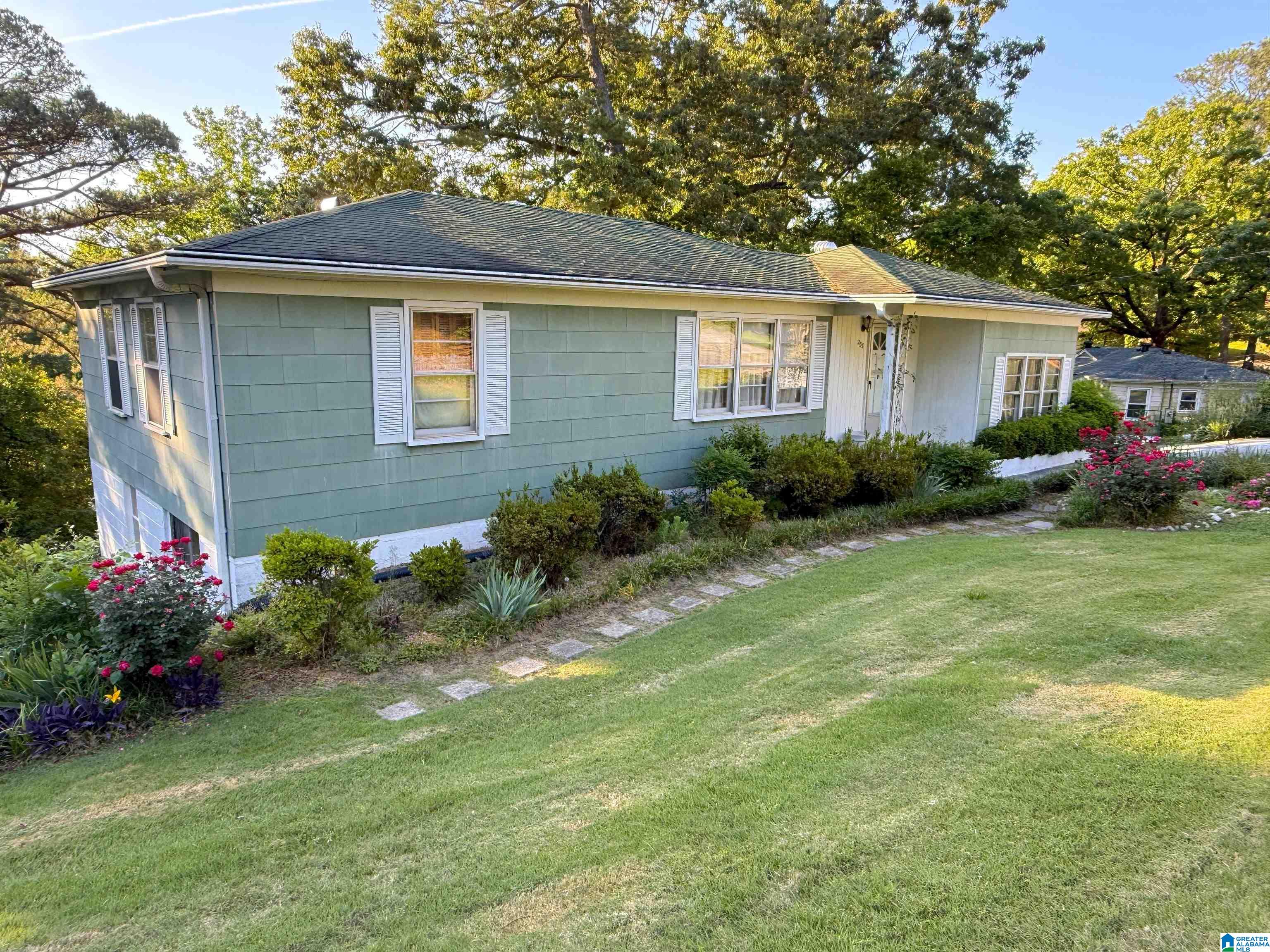 233 IRIS DRIVE