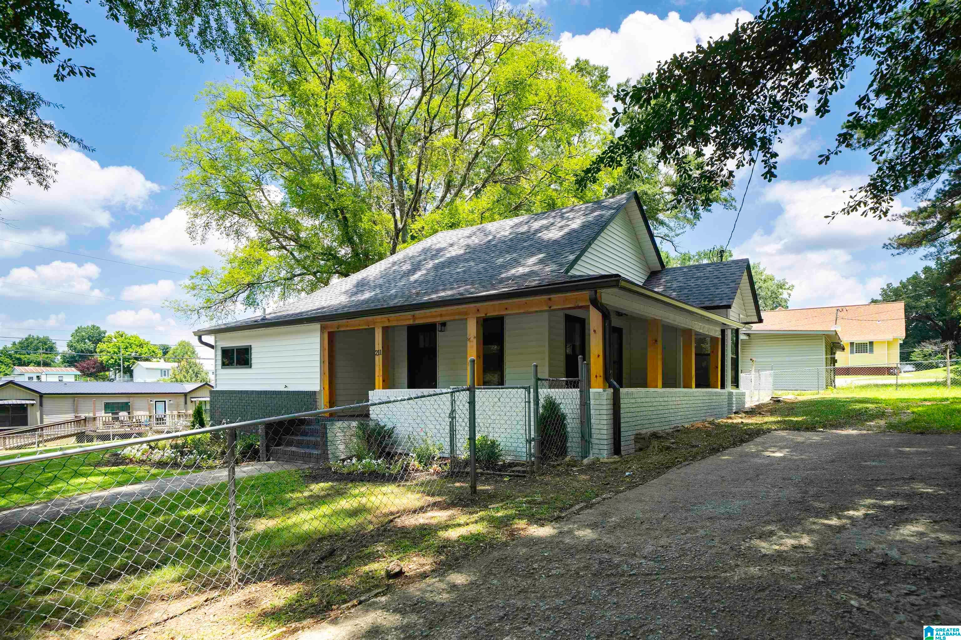 211 5TH AVENUE NE