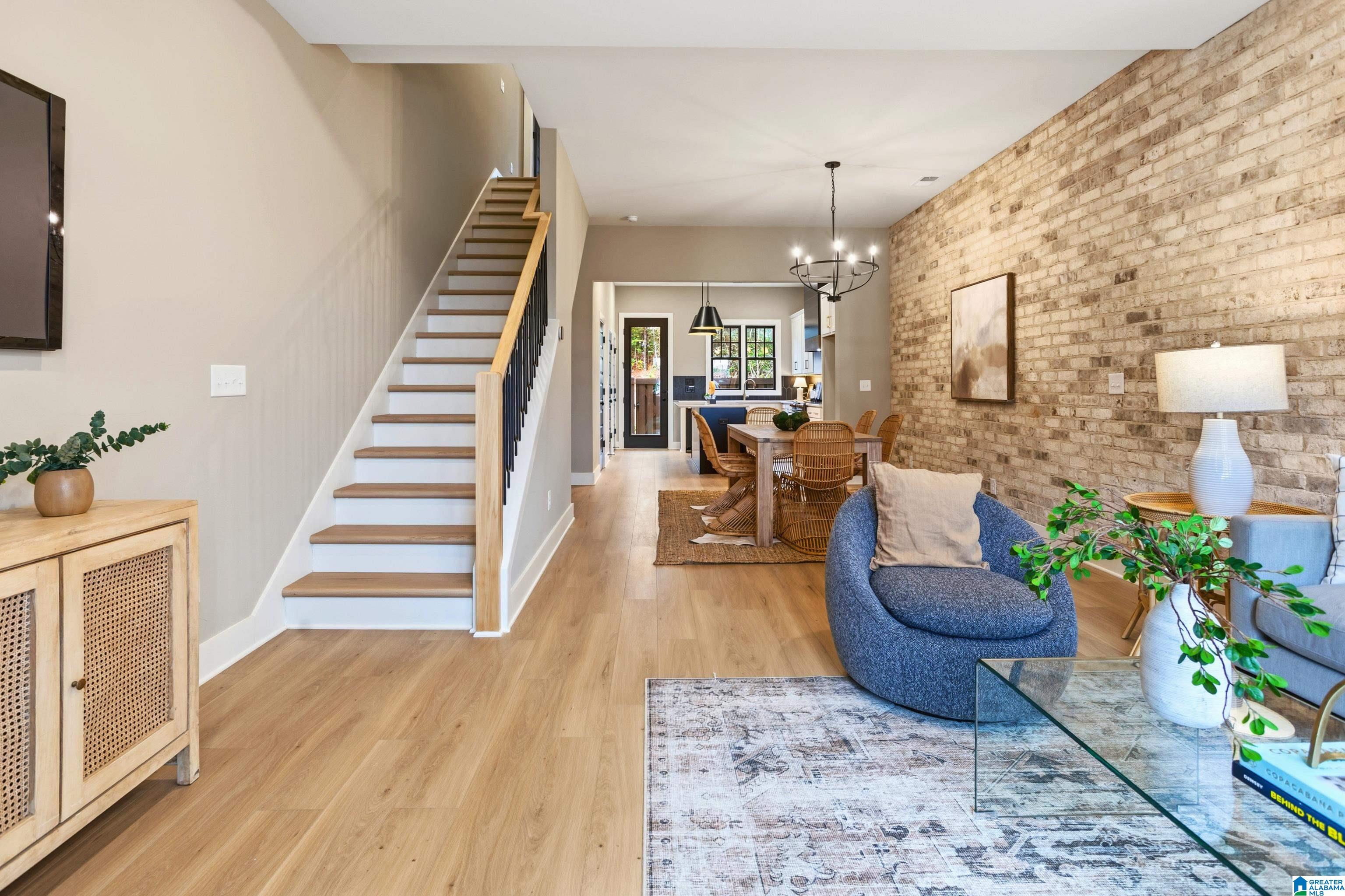 1148 WINDSOR SQUARE