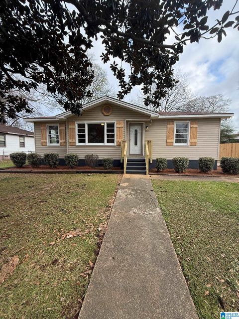 121 MEADOWOOD AVENUE HUEYTOWN AL 35023