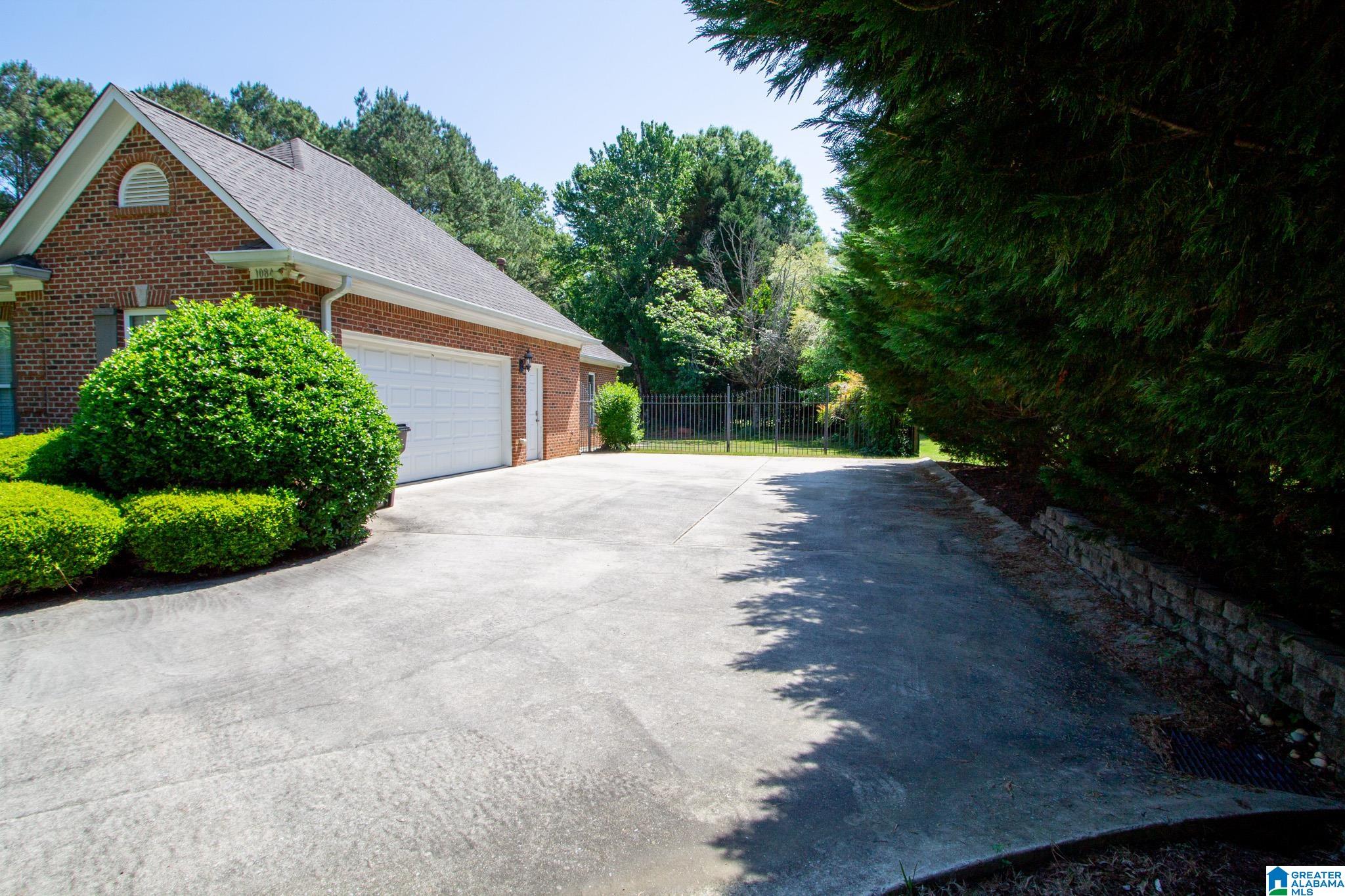 1084 SADDLE CREEK PARKWAY