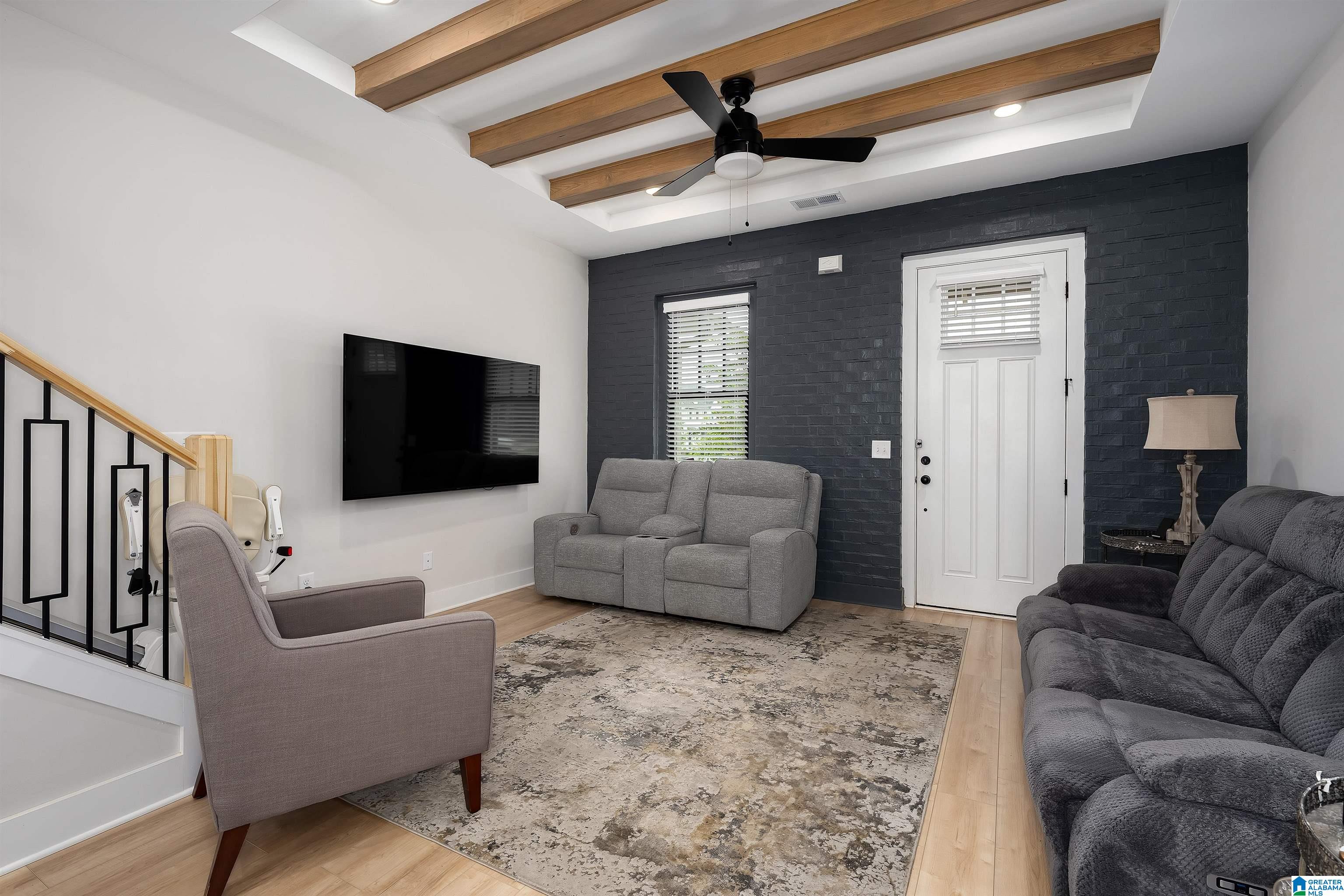1104 WINDSOR SQUARE