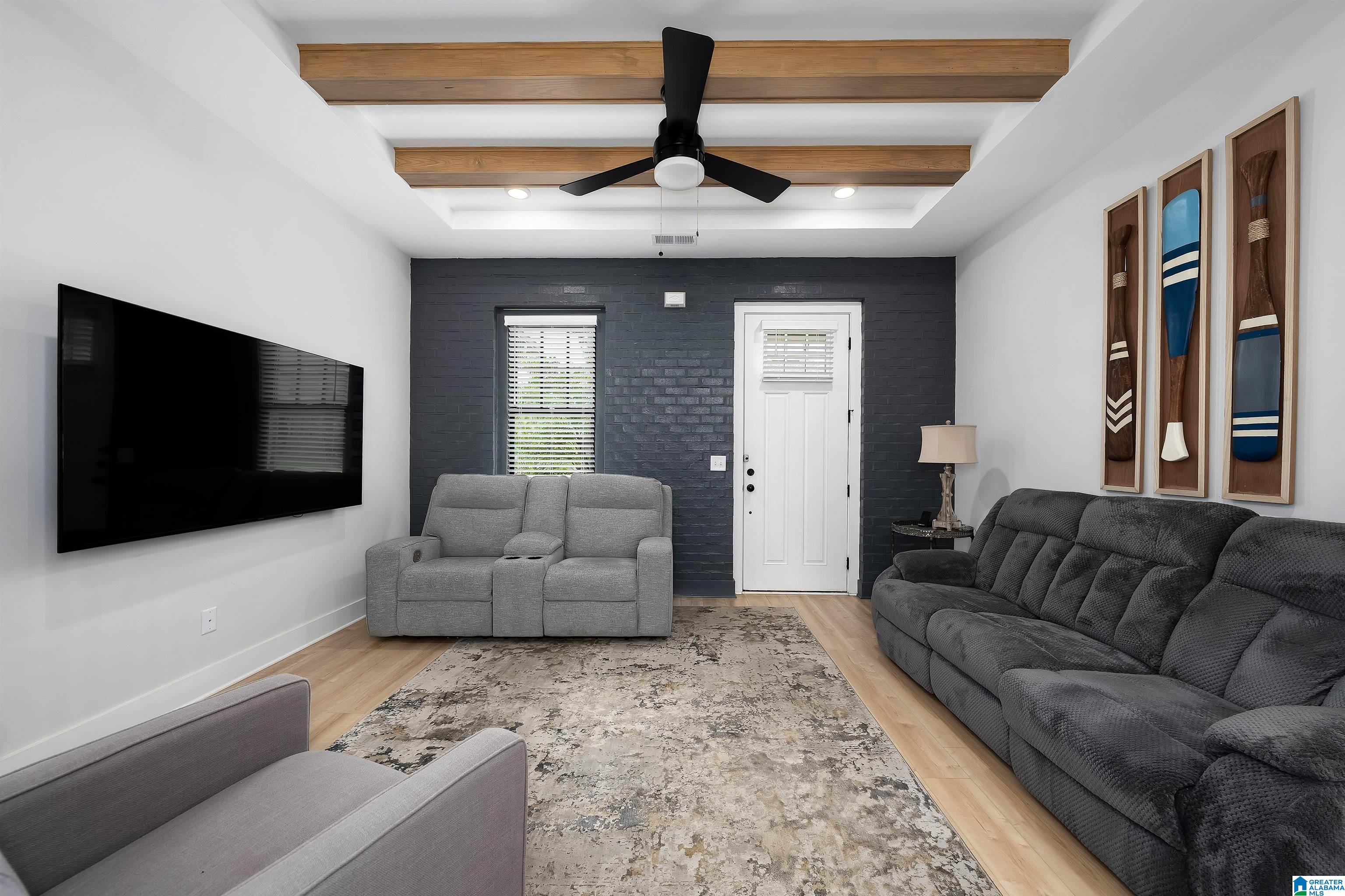 1104 WINDSOR SQUARE