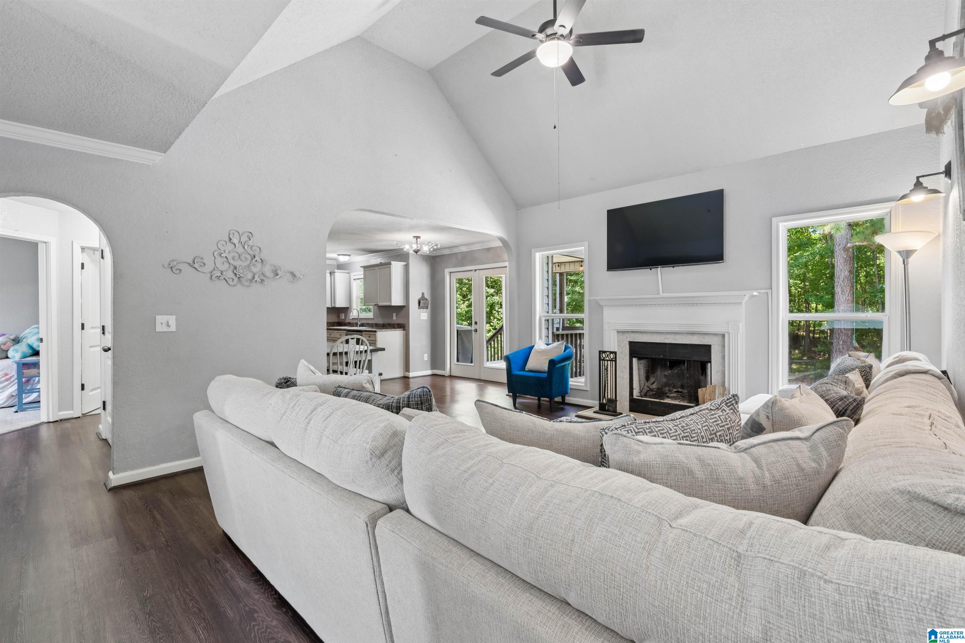 77 PARKWOOD LANE