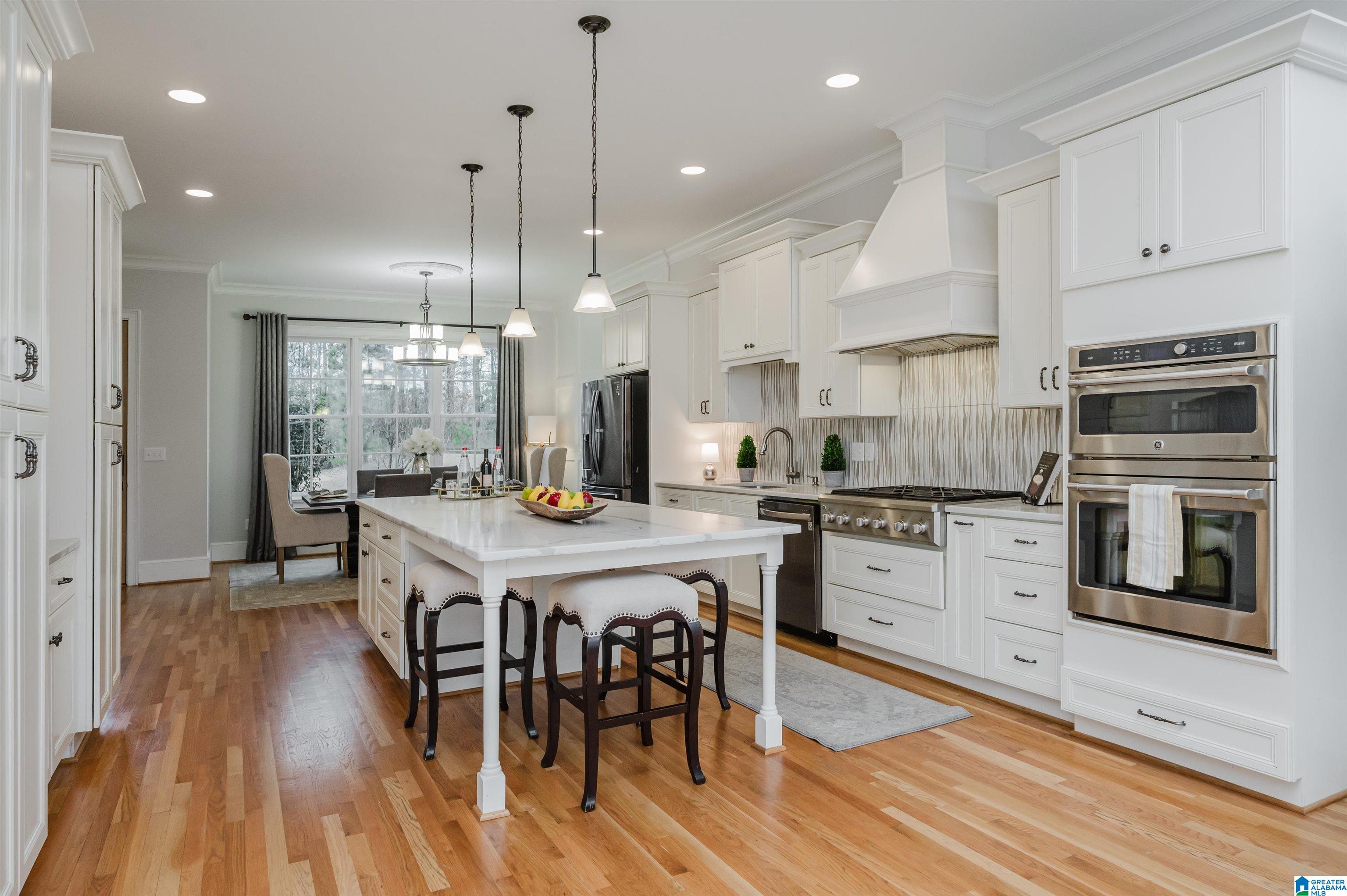 1610 CHATEAU CREST LANE