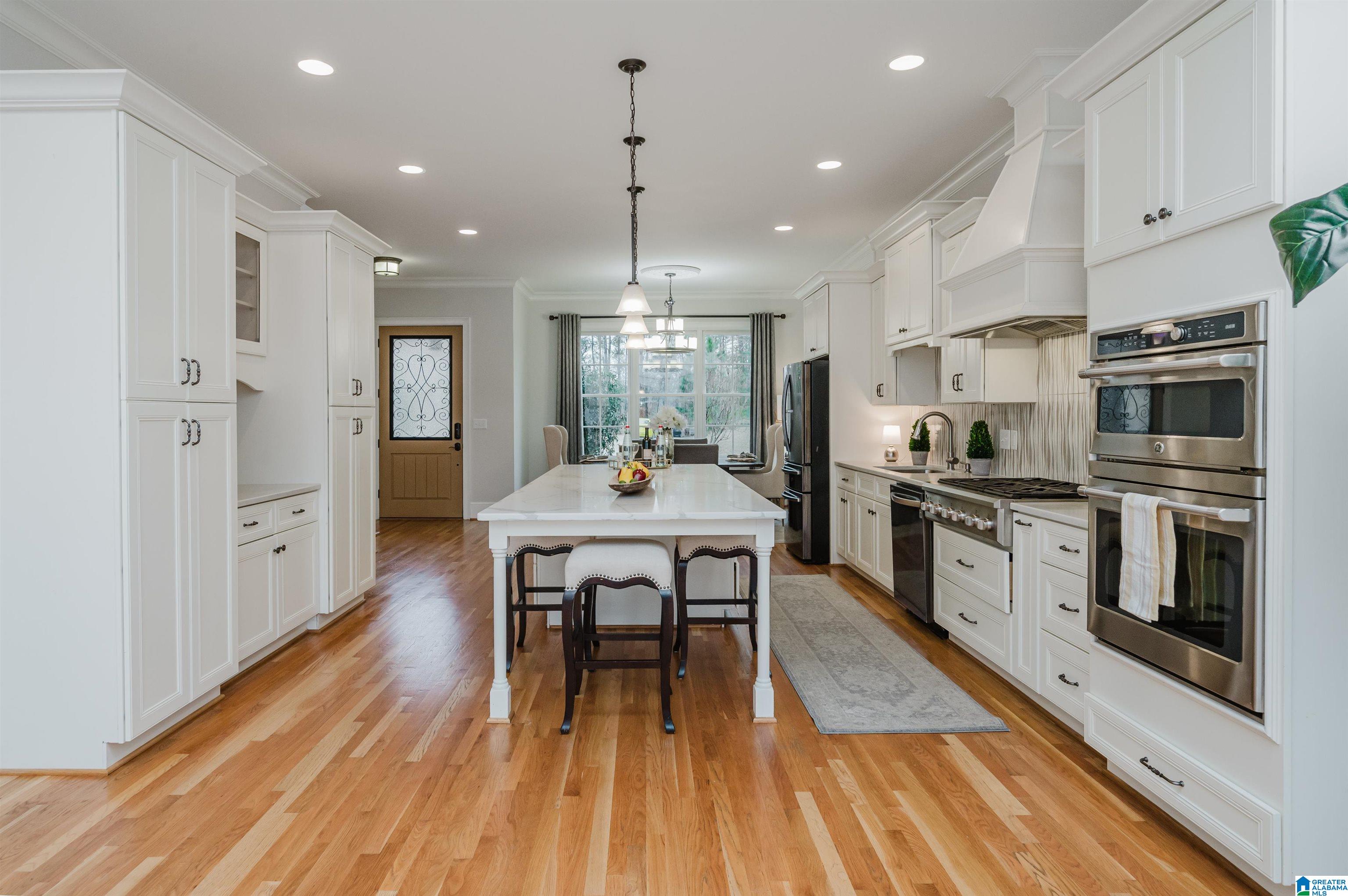 1610 CHATEAU CREST LANE