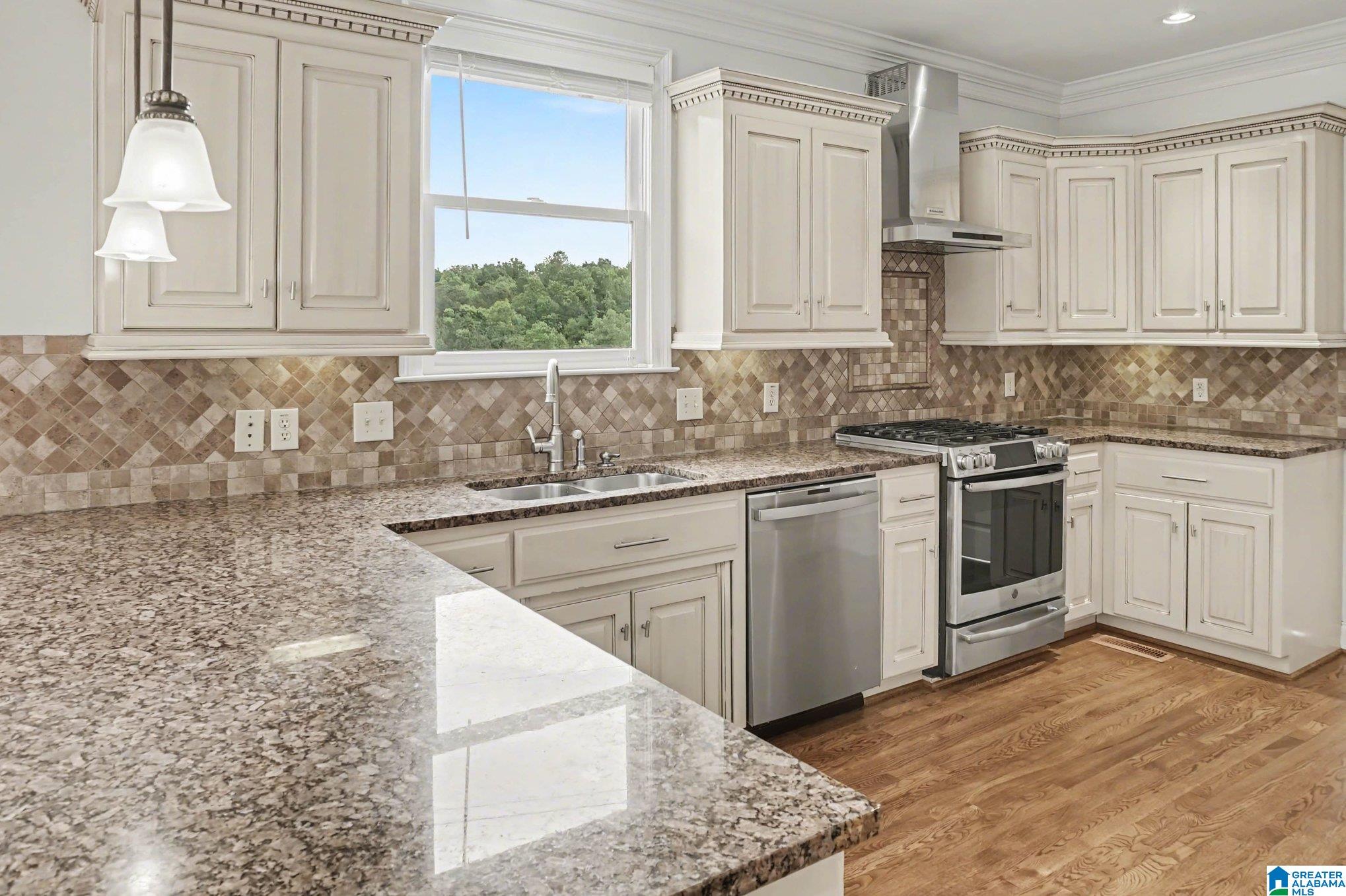 776 LAKE CREST DRIVE