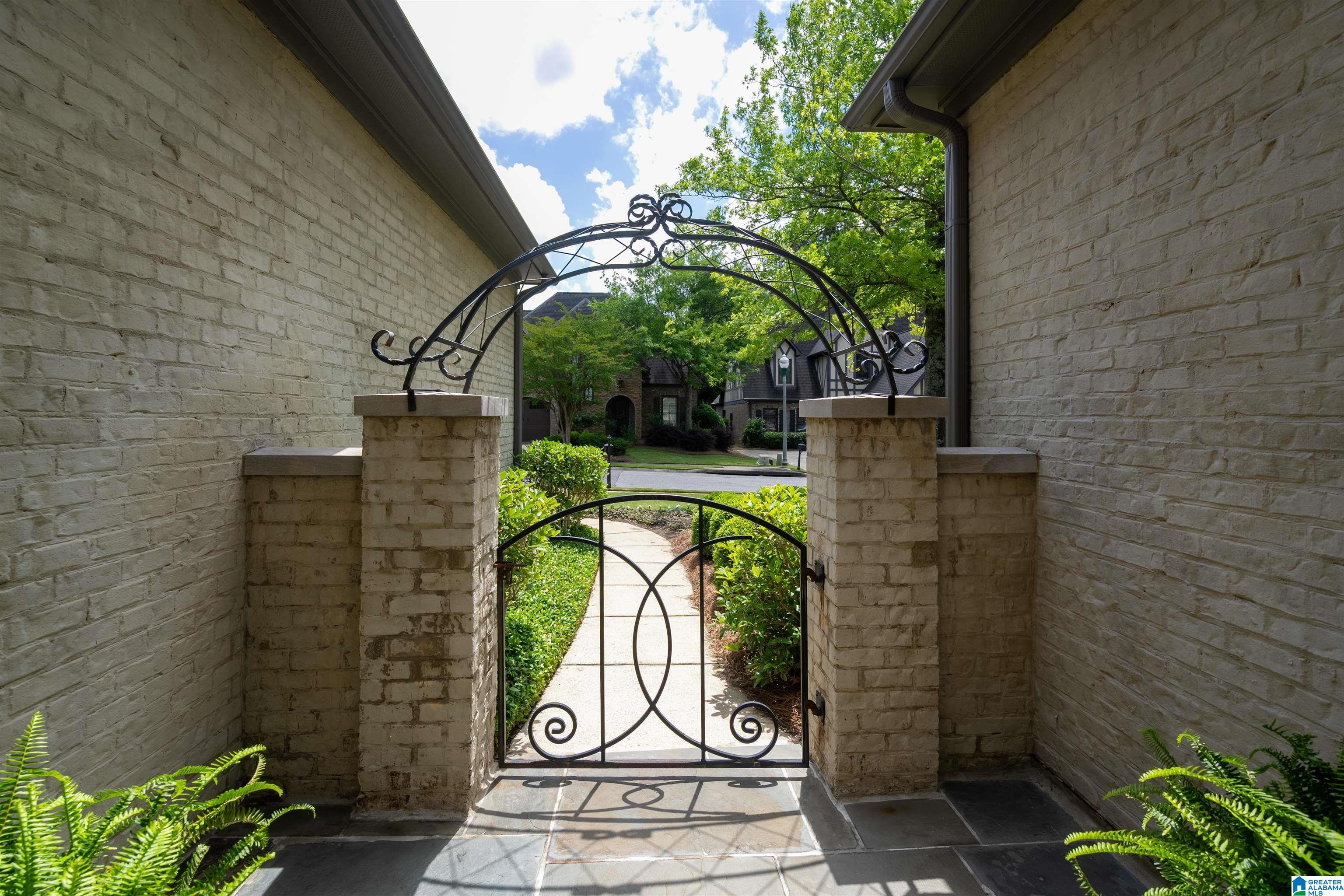 1672 WARREN LANE
