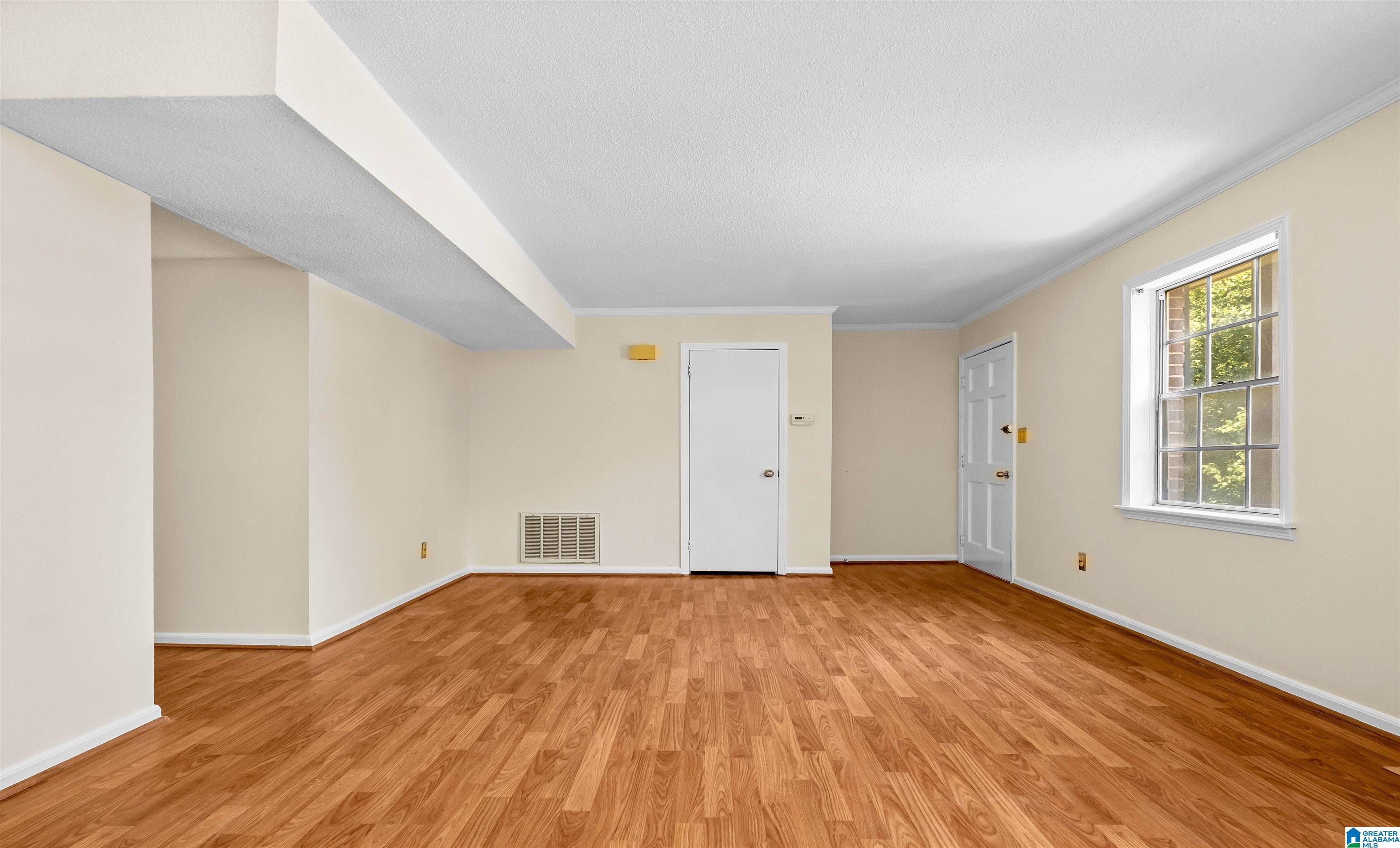 832 LINBARD LANE