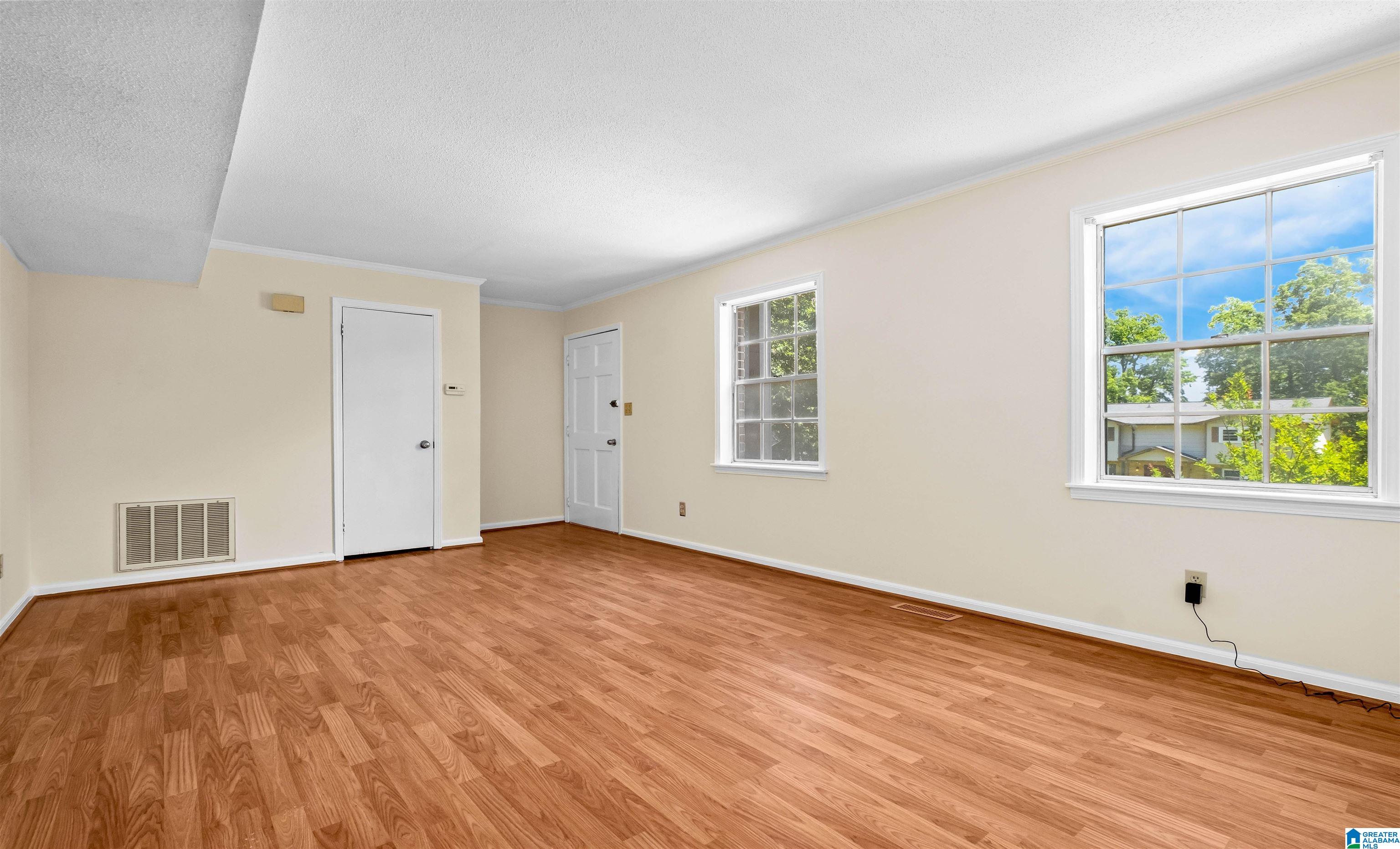 832 LINBARD LANE