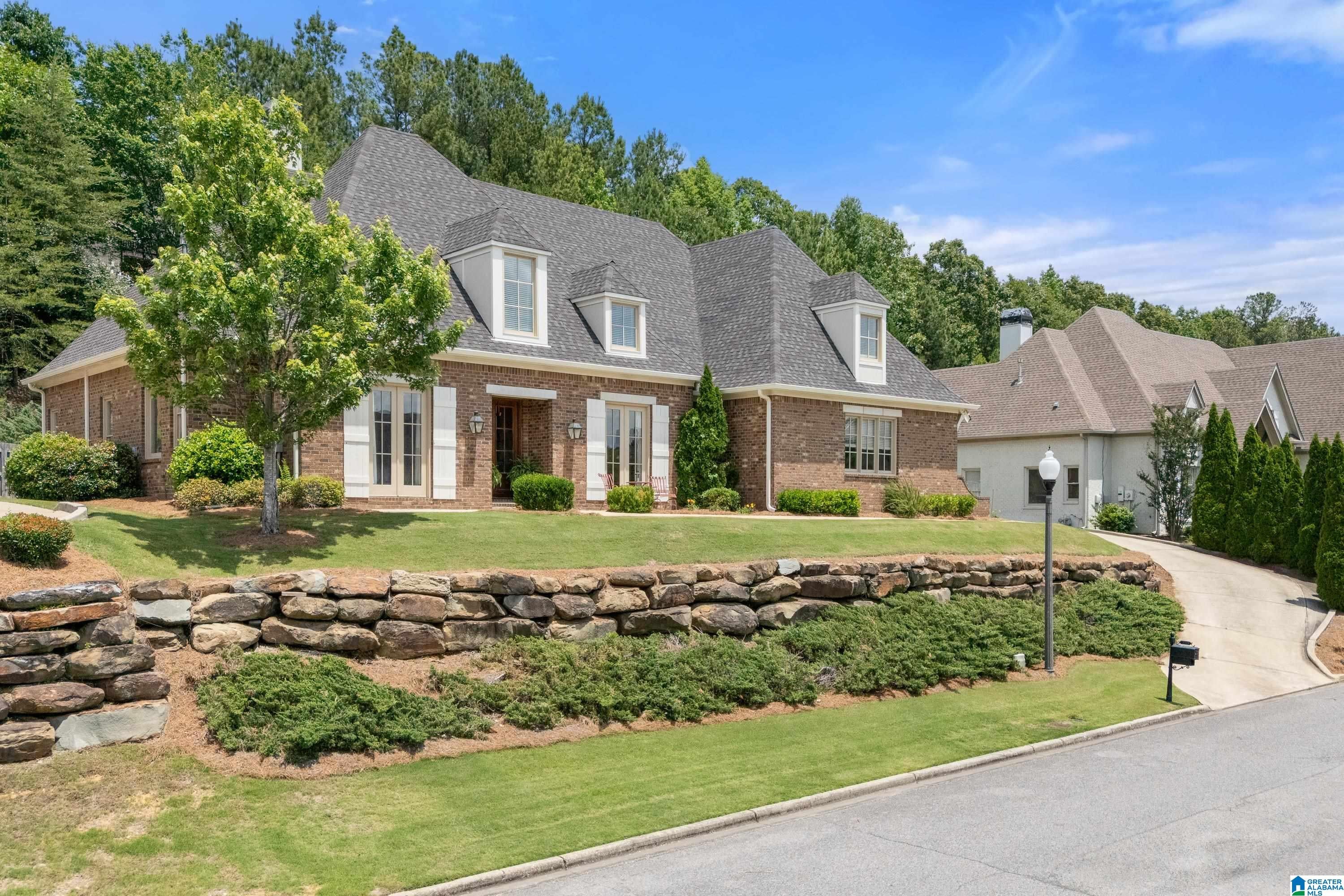 2321 BELLEVUE COURT