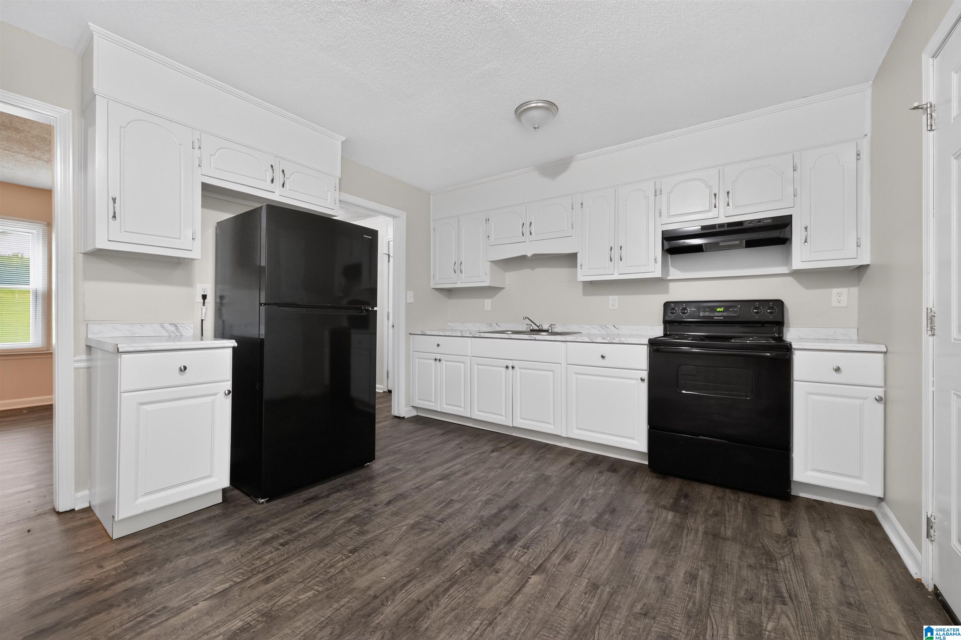 3047 APPLE VALLEY LANE