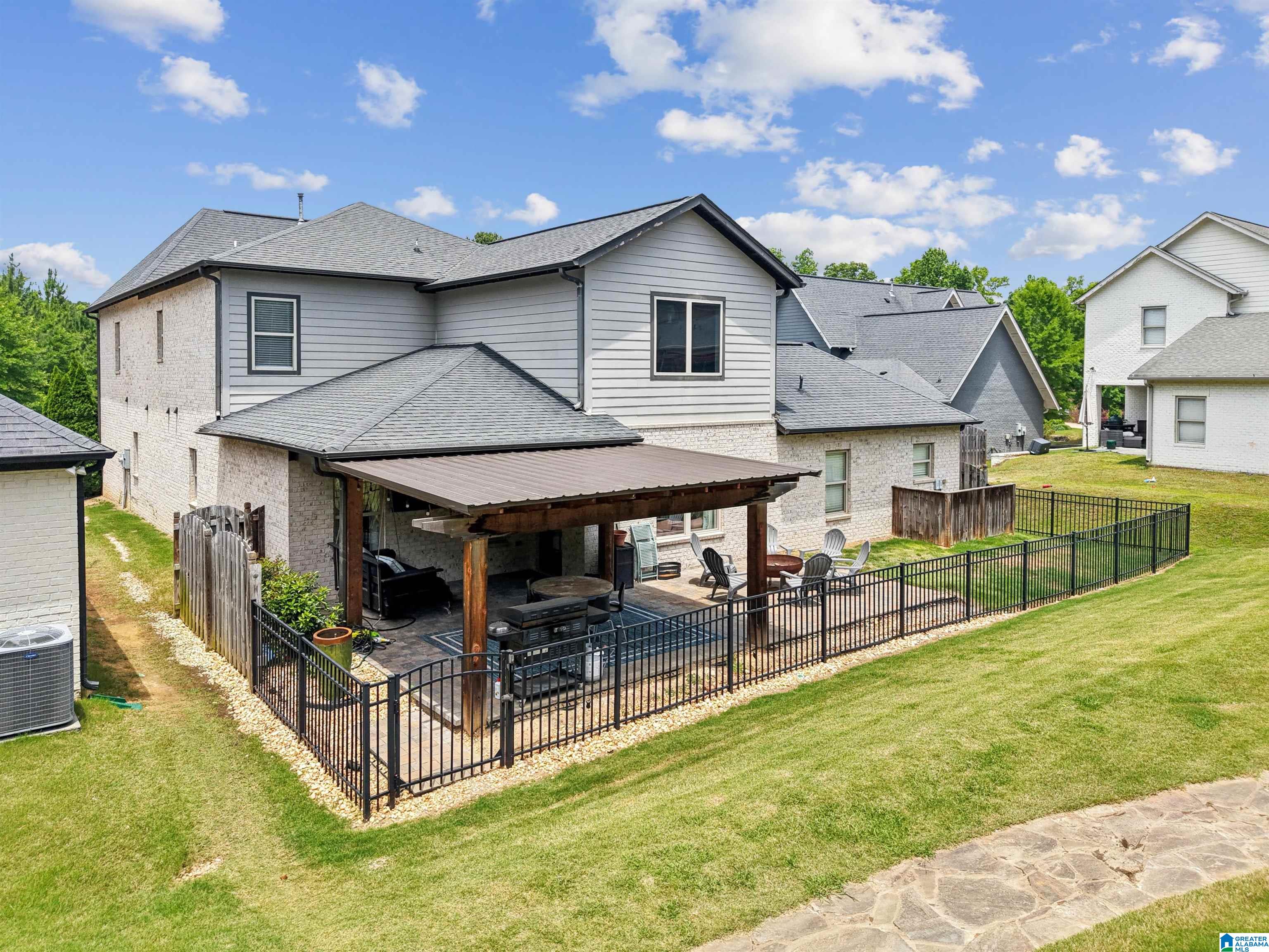 2276 SOUTHAMPTON DRIVE