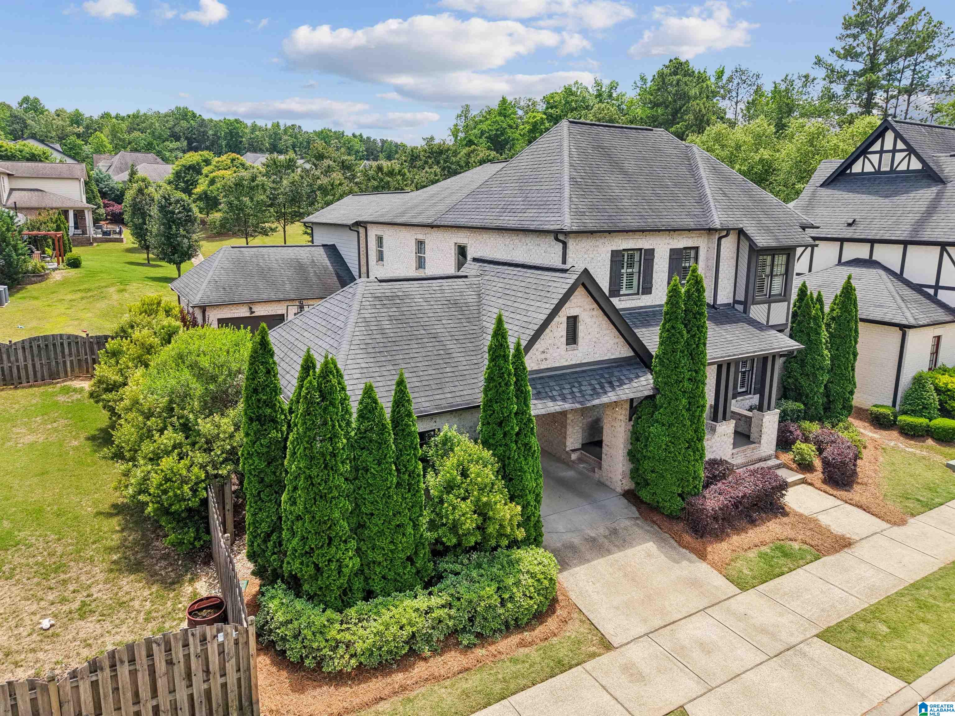 2276 SOUTHAMPTON DRIVE