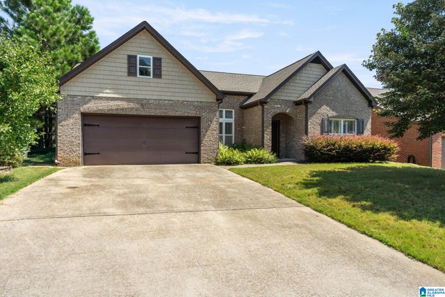 915 VALLEY CIRCLE