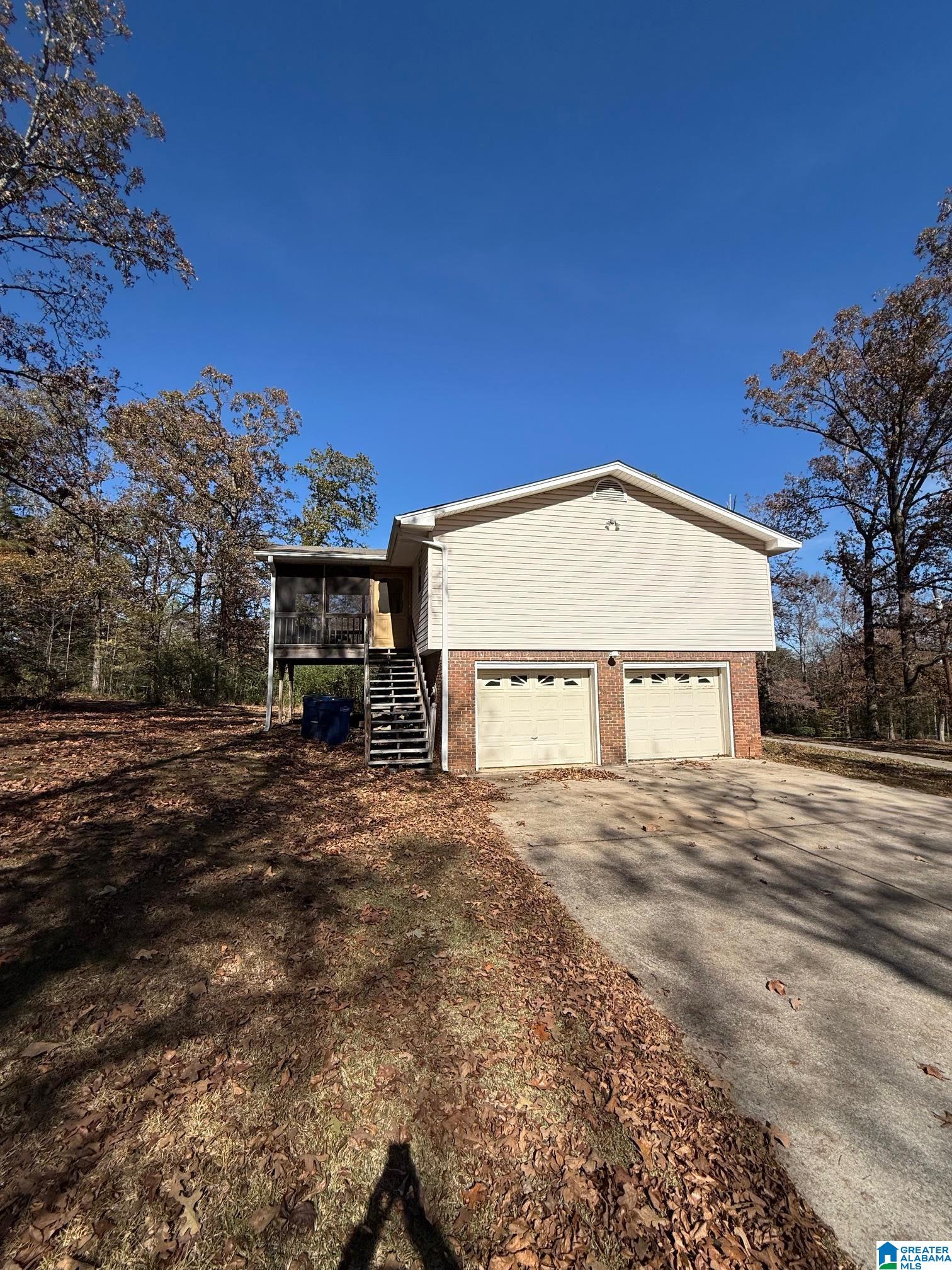 840 HONEYSUCKLE LANE