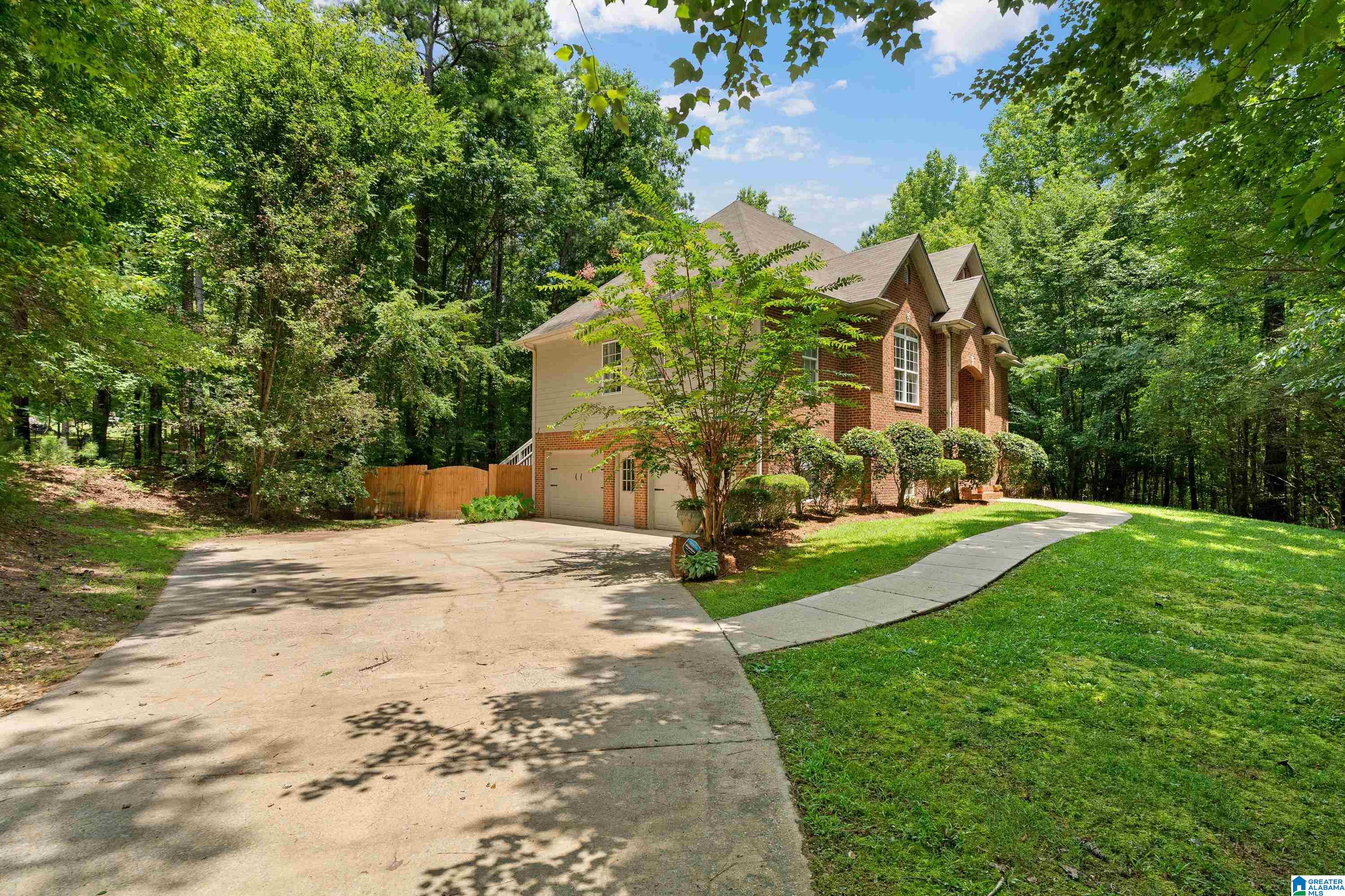 100 AUTUMN VIEW DRIVE