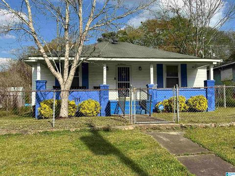 Photo of 119 S Allen Avenue, ANNISTON, AL 36207 (MLS # 21447971)