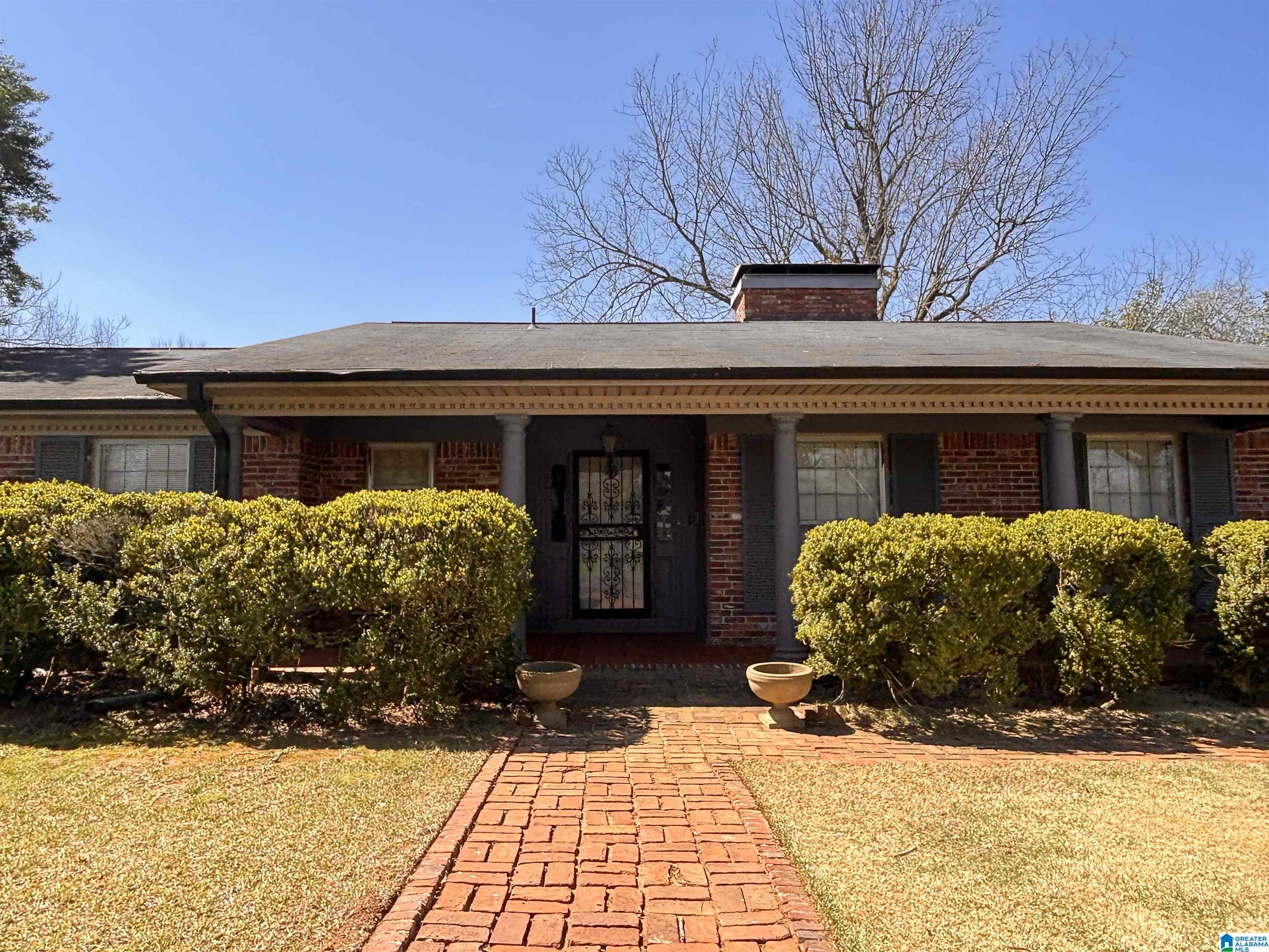 876 TWIN LAKE DRIVE NE