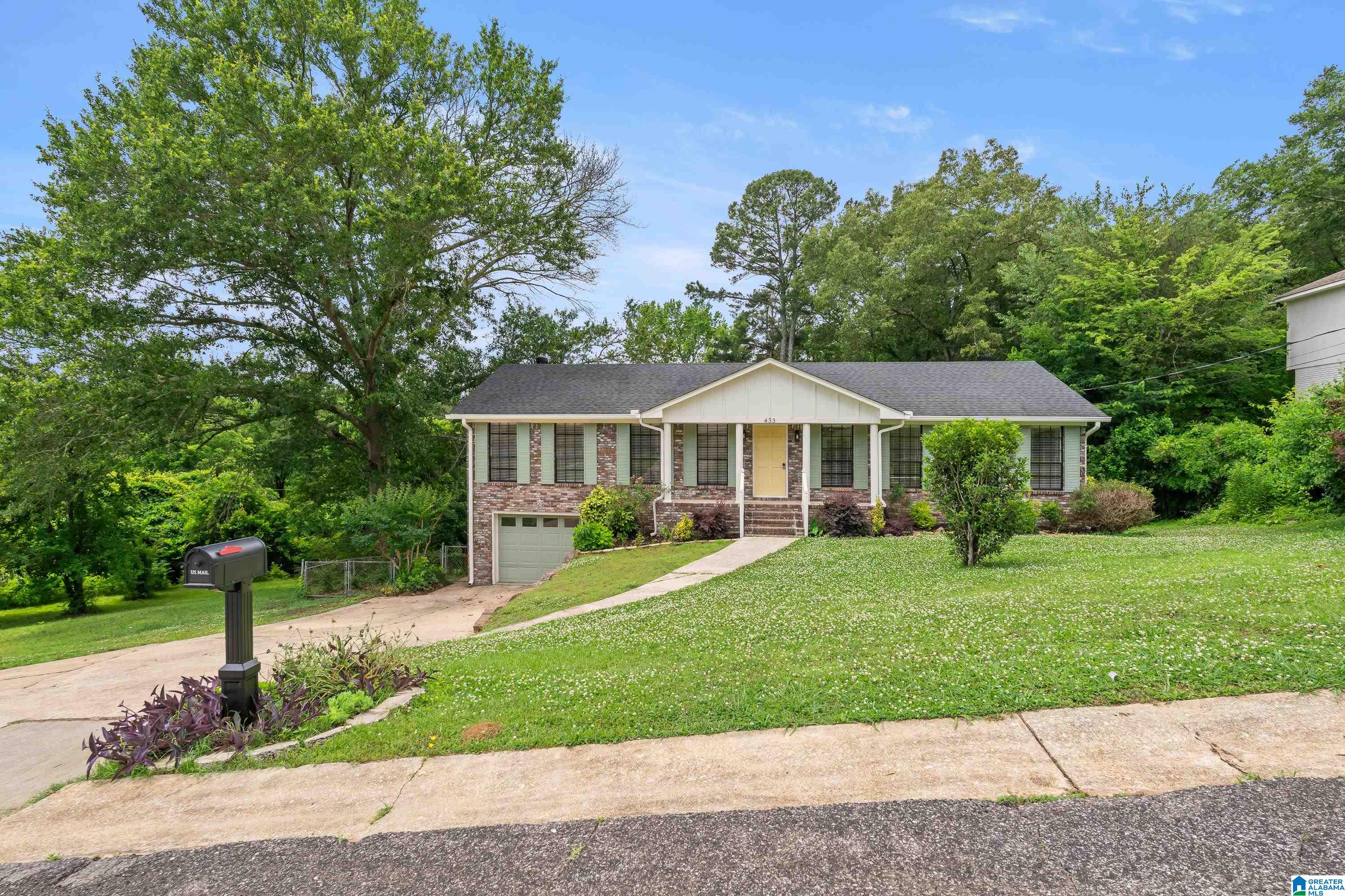433 DANIEL DRIVE NE - Photo 2
