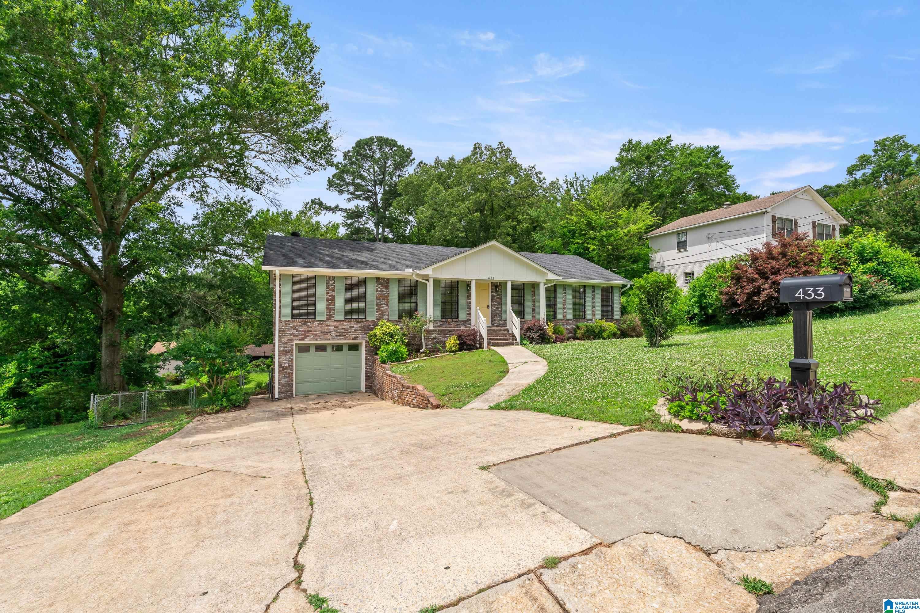 433 DANIEL DRIVE NE - Photo 3