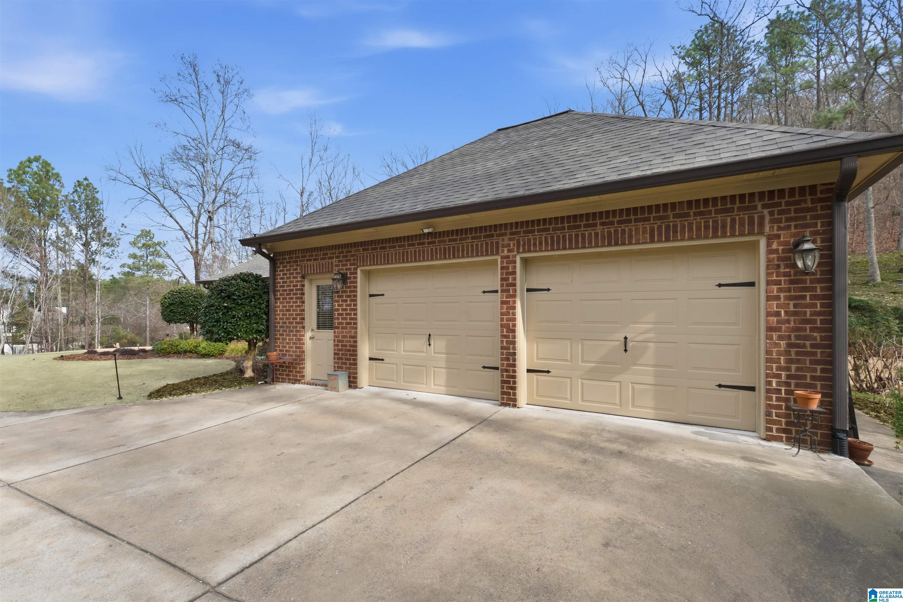 301 GREYSTONE GLEN CIRCLE