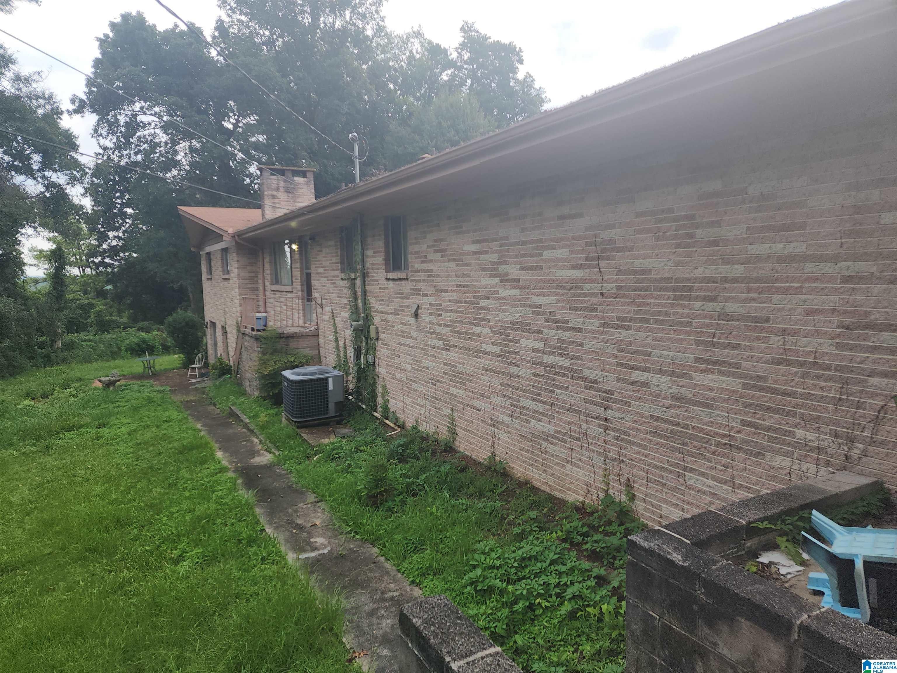 814 SKYLINE CIRCLE