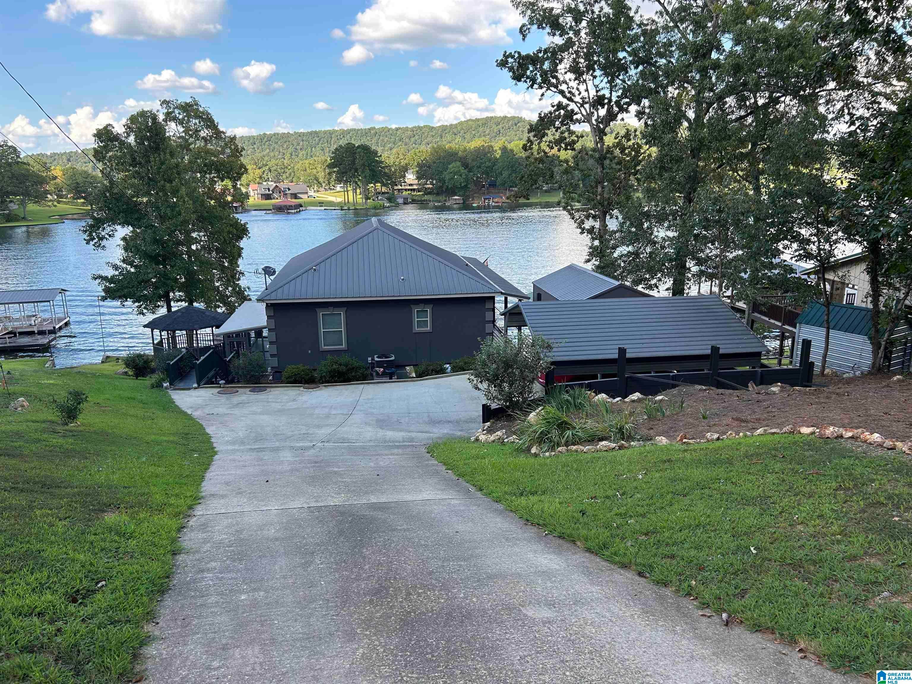 992 DAVIS ACRES DRIVE